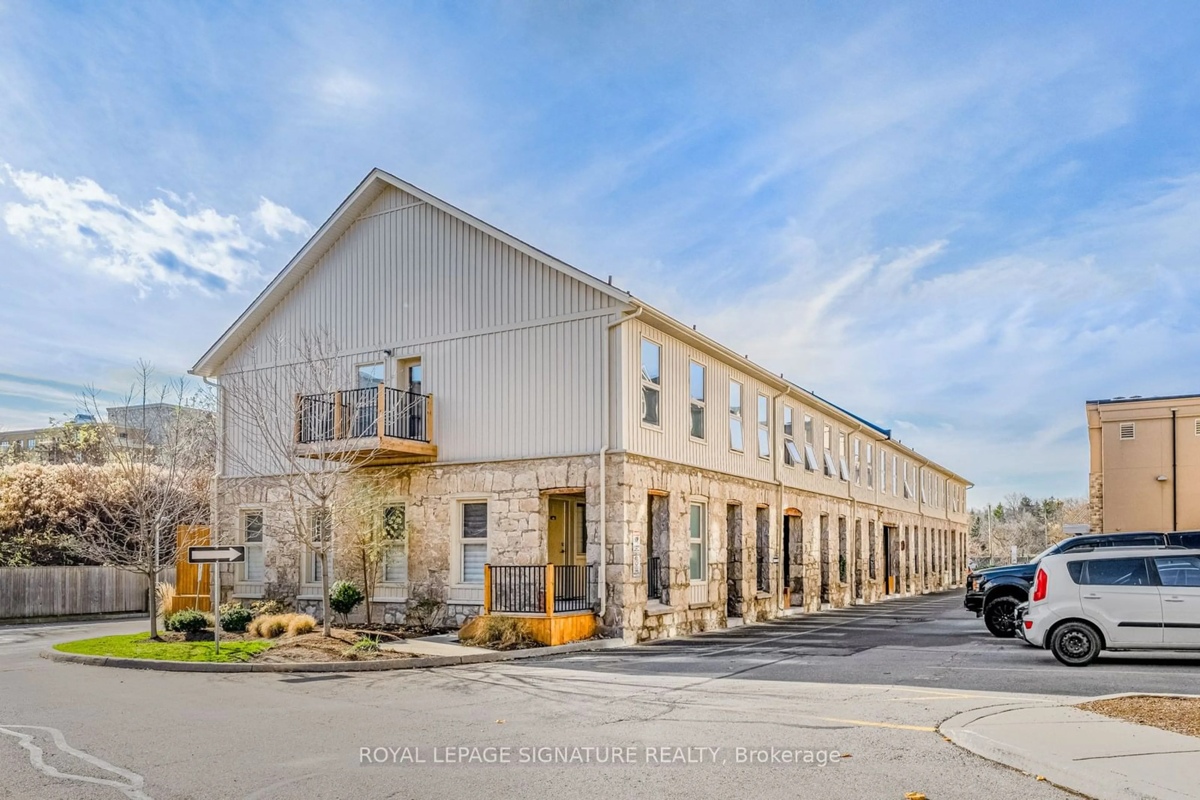 A pic from exterior of the house or condo, the front or back of building for 25 Concession St #123, Cambridge Ontario N1R 2G6