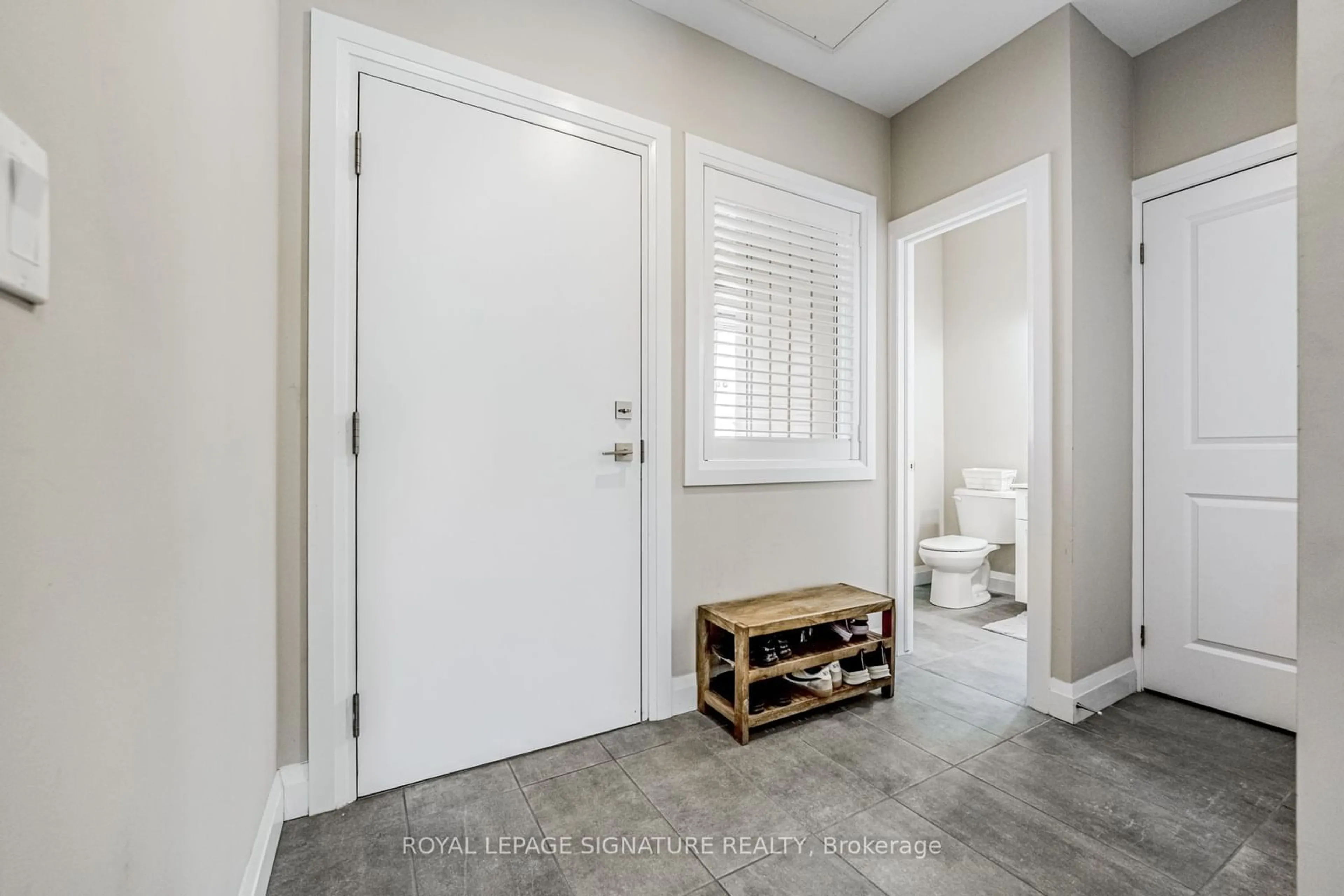 Indoor entryway, wood floors for 25 Concession St #123, Cambridge Ontario N1R 2G6