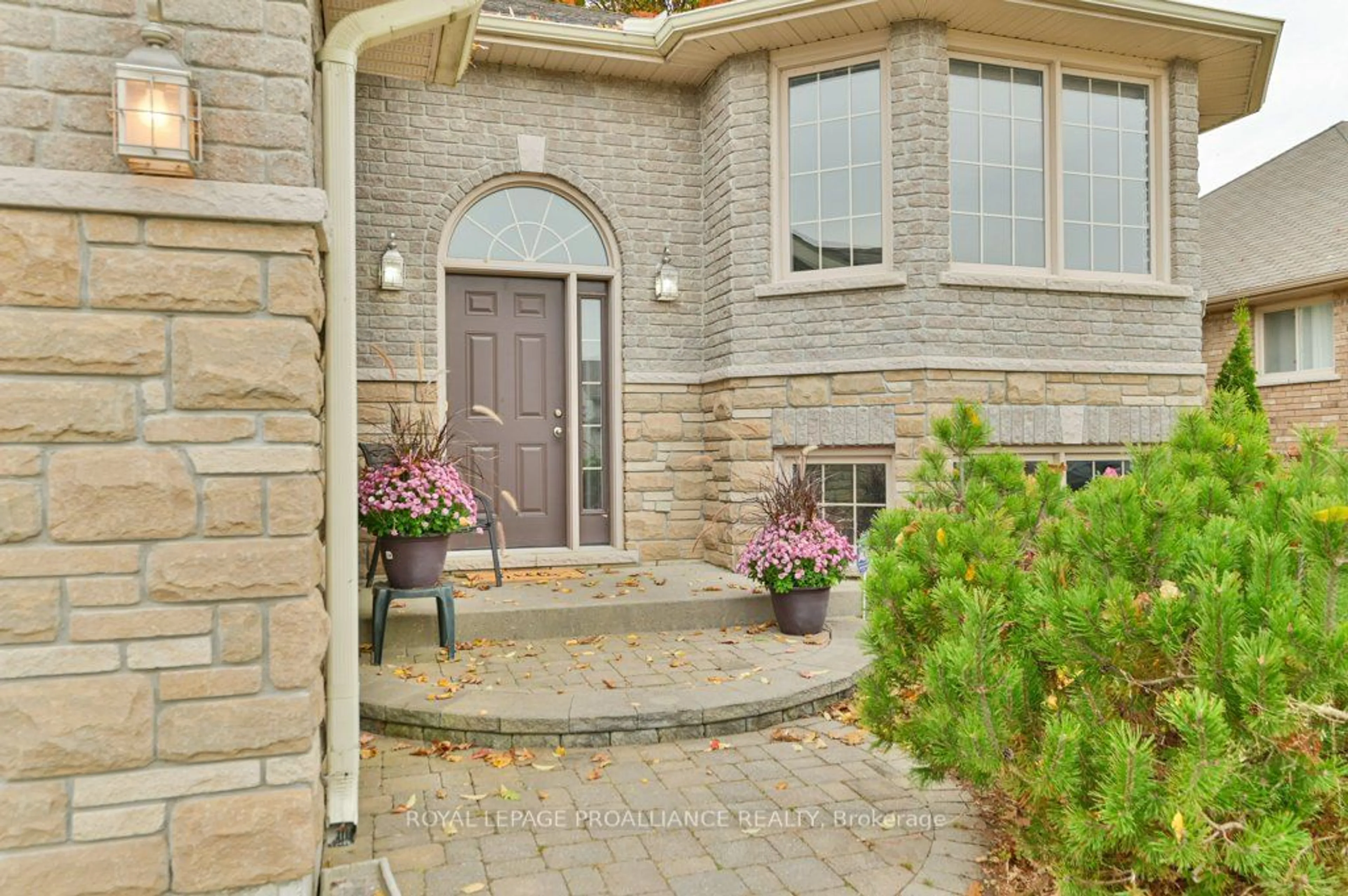 Home with brick exterior material for 1 Pier Dr, Brighton Ontario K0K 1H0