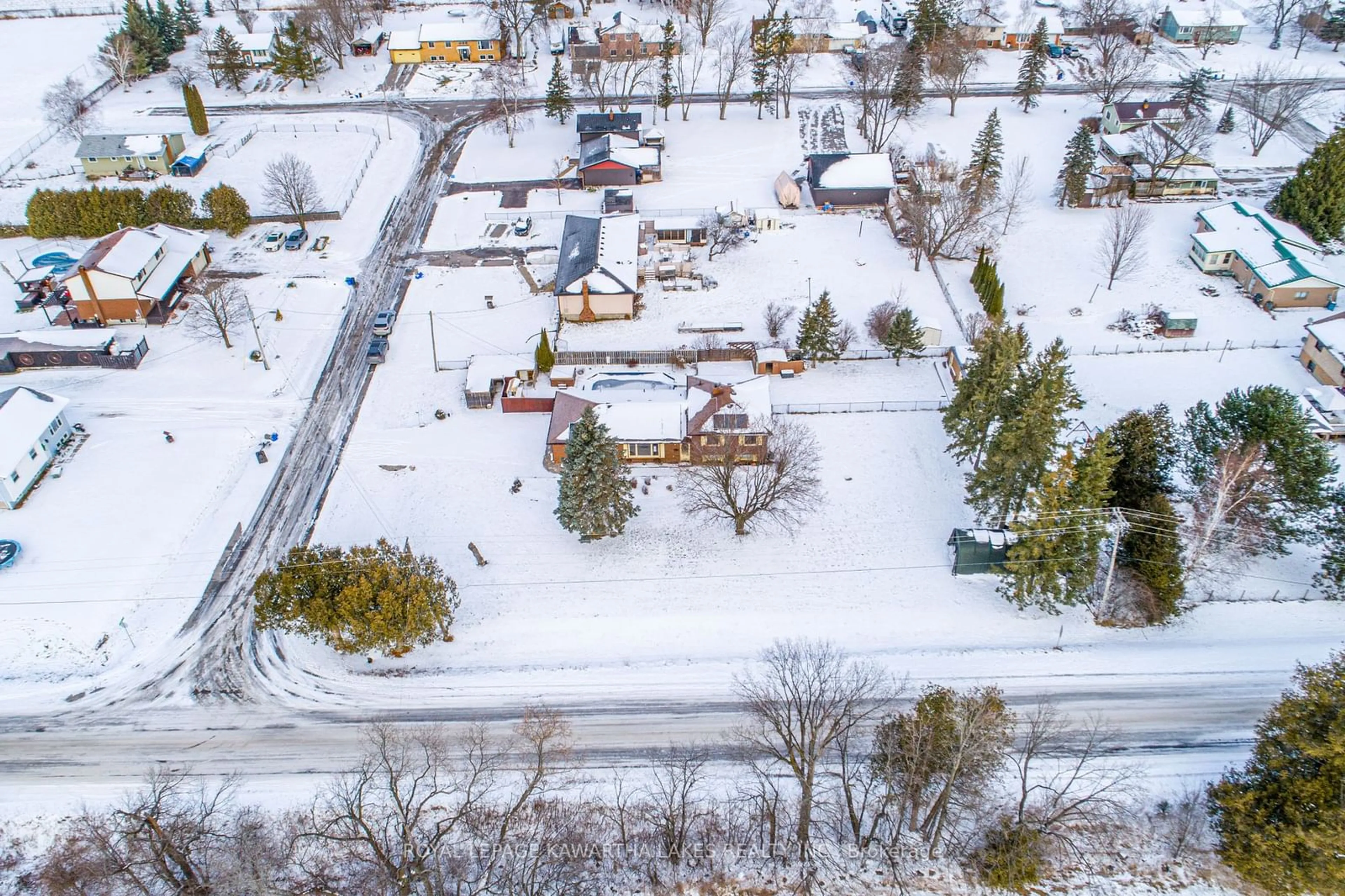 Parking for 2 Maxwell St, Kawartha Lakes Ontario K0M 1L0