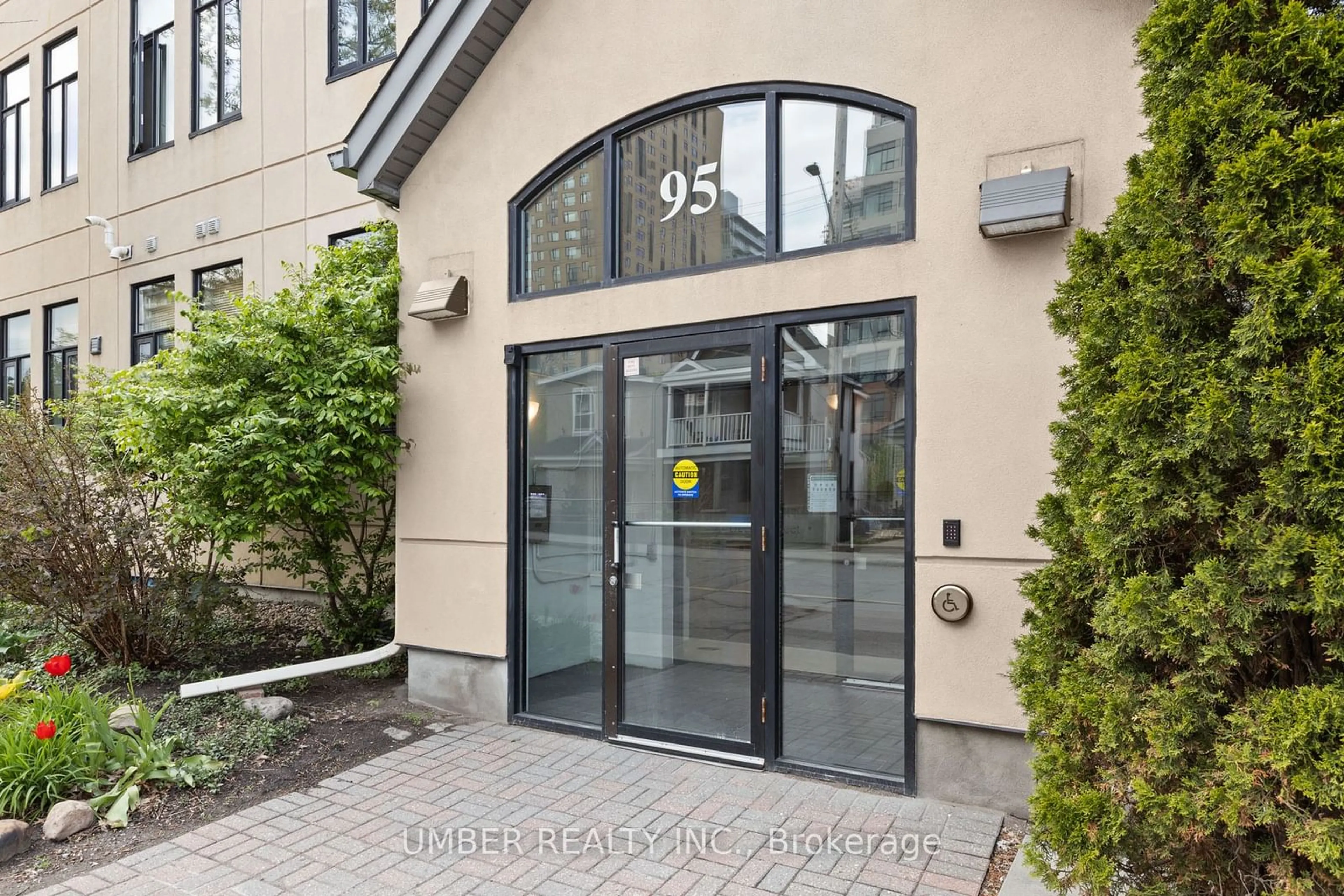 Indoor foyer for 95 Beech St #310, Dows Lake - Civic Hospital and Area Ontario K1S 3J7