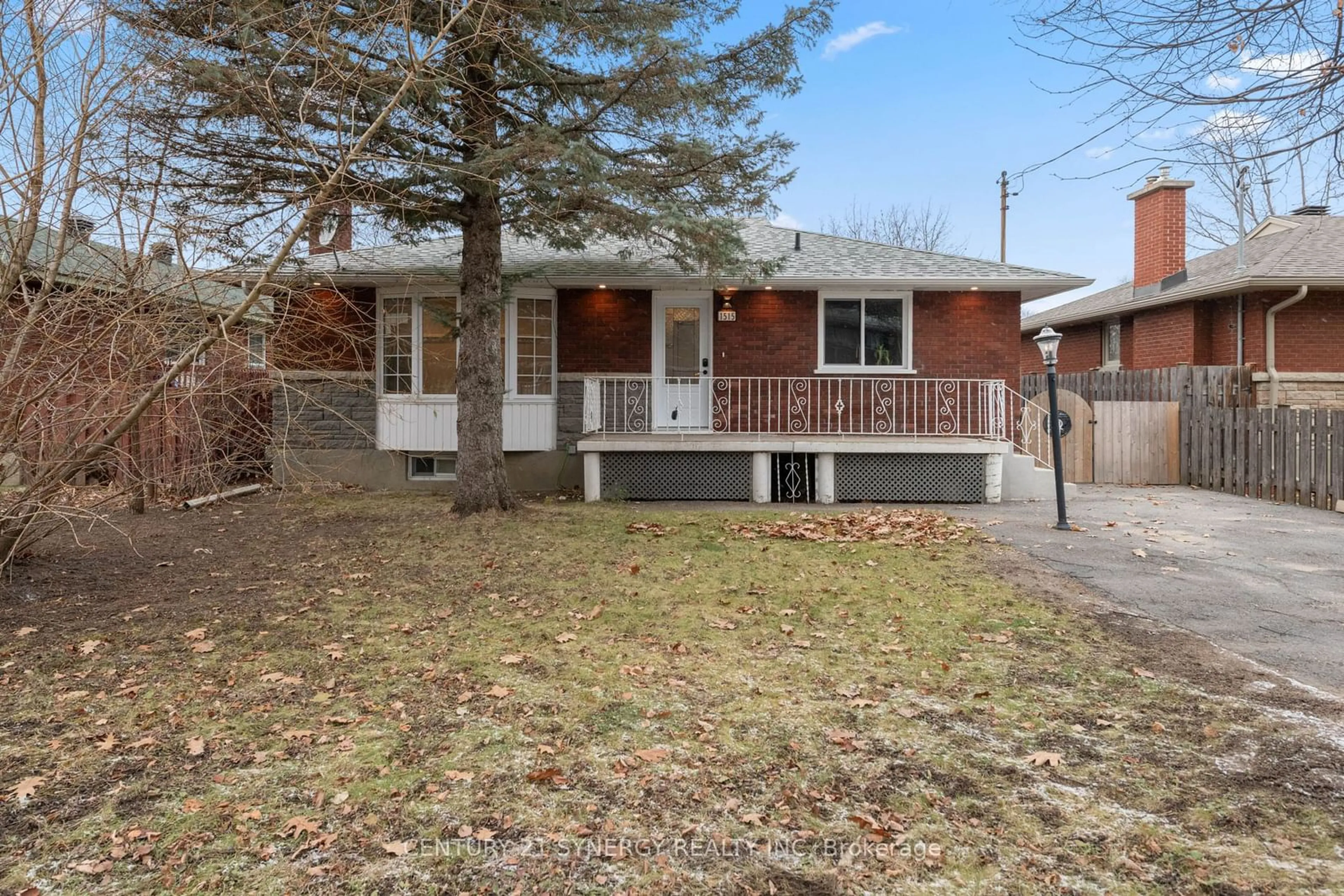 Frontside or backside of a home, cottage for 1515 Lepage Ave, Carlington - Central Park Ontario K1Z 8E1