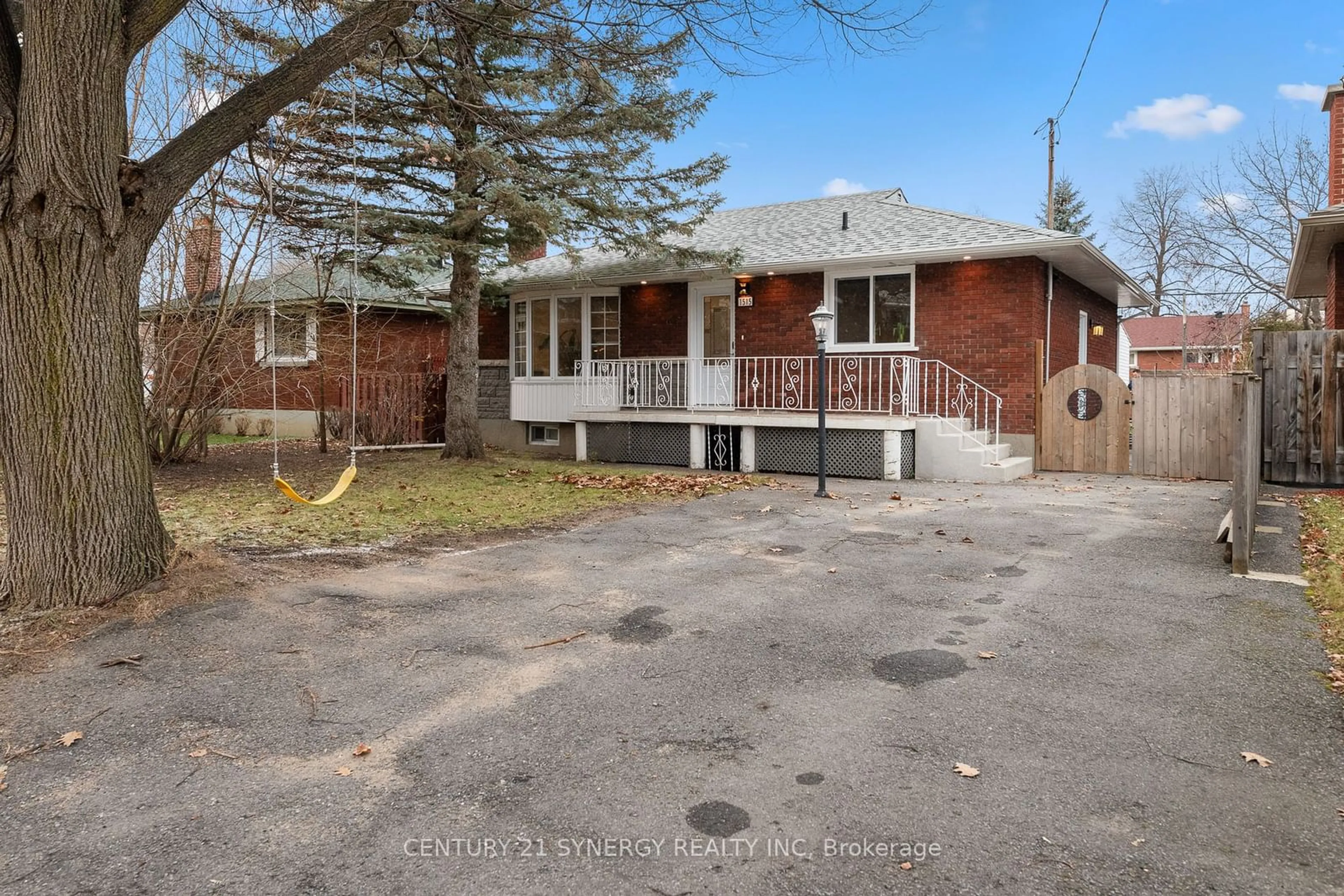 Frontside or backside of a home, cottage for 1515 Lepage Ave, Carlington - Central Park Ontario K1Z 8E1