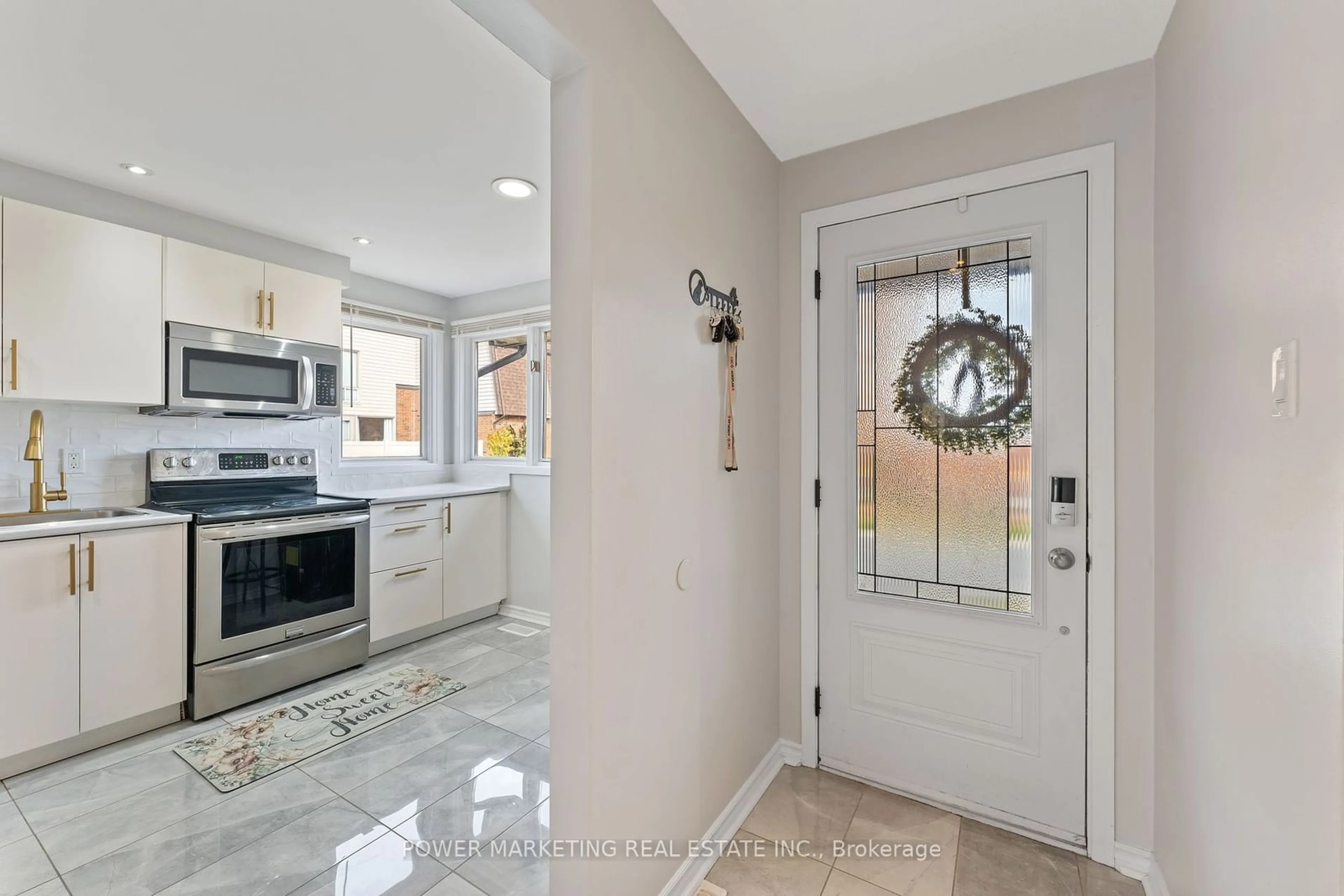 Indoor entryway, ceramic floors for 911 ELMSMERE Rd #B, Beacon Hill North - South and Area Ontario K1J 8G4