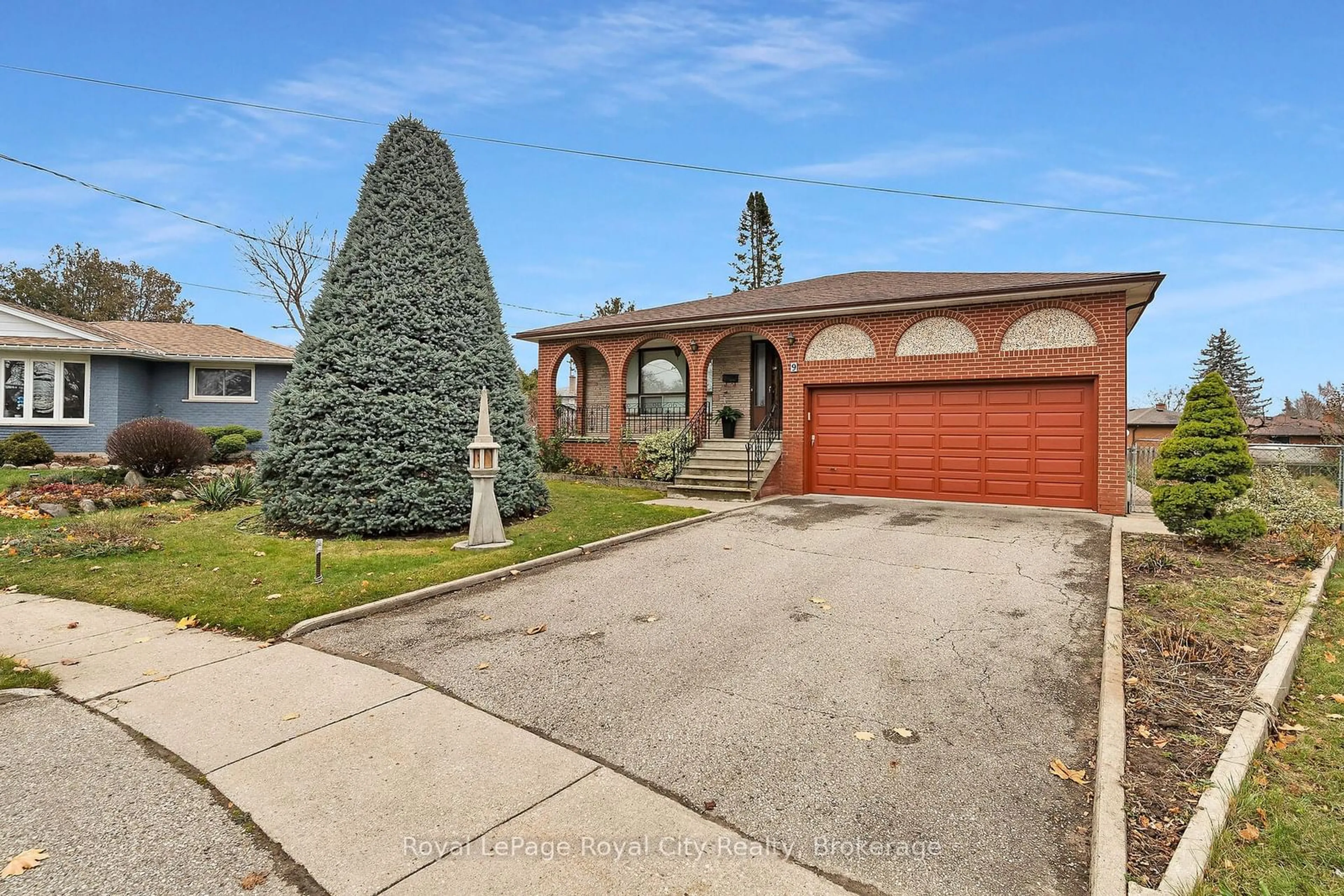 Frontside or backside of a home, the street view for 9 Blackbird Cres, Guelph Ontario N1E 3K4