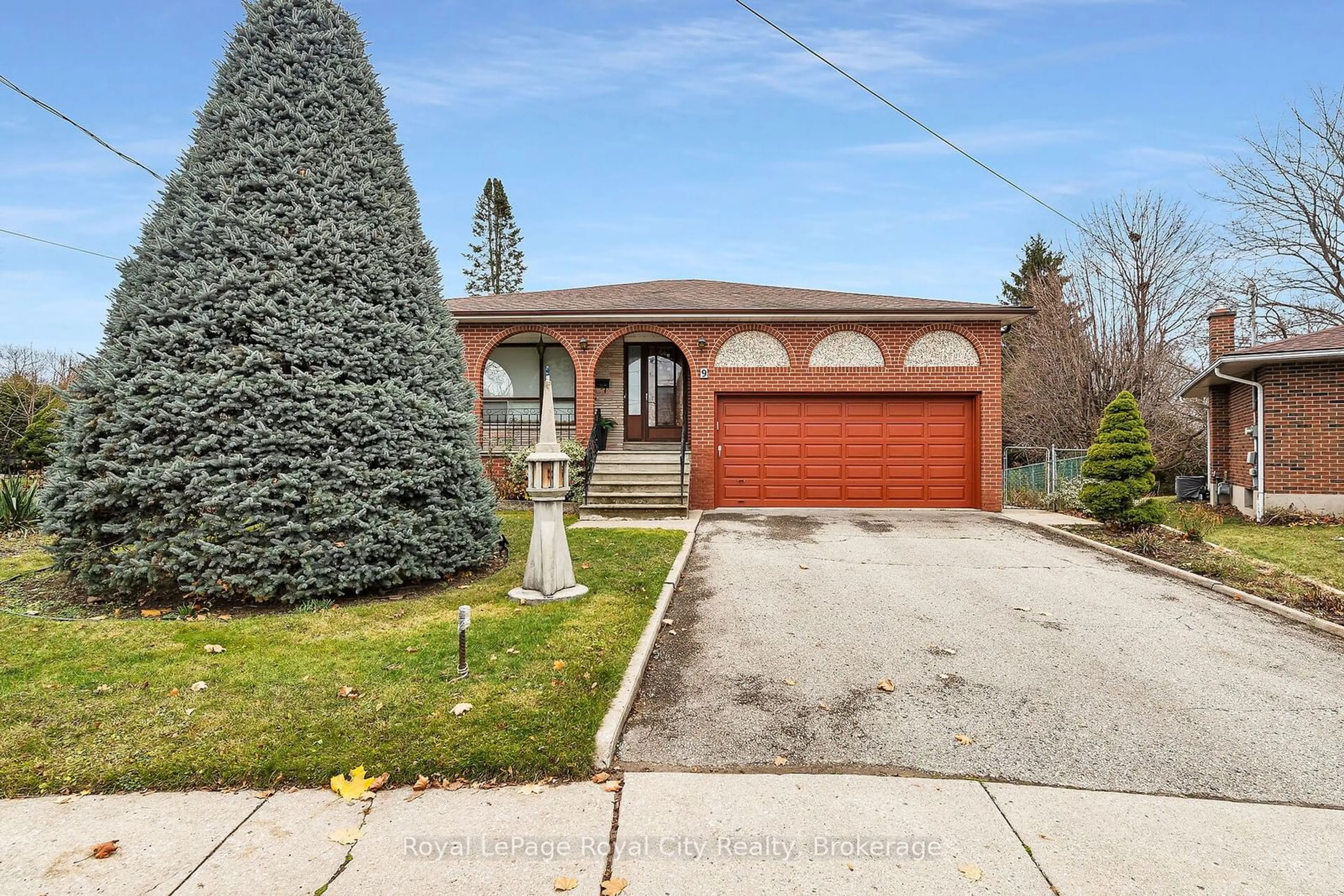 Frontside or backside of a home, the street view for 9 Blackbird Cres, Guelph Ontario N1E 3K4