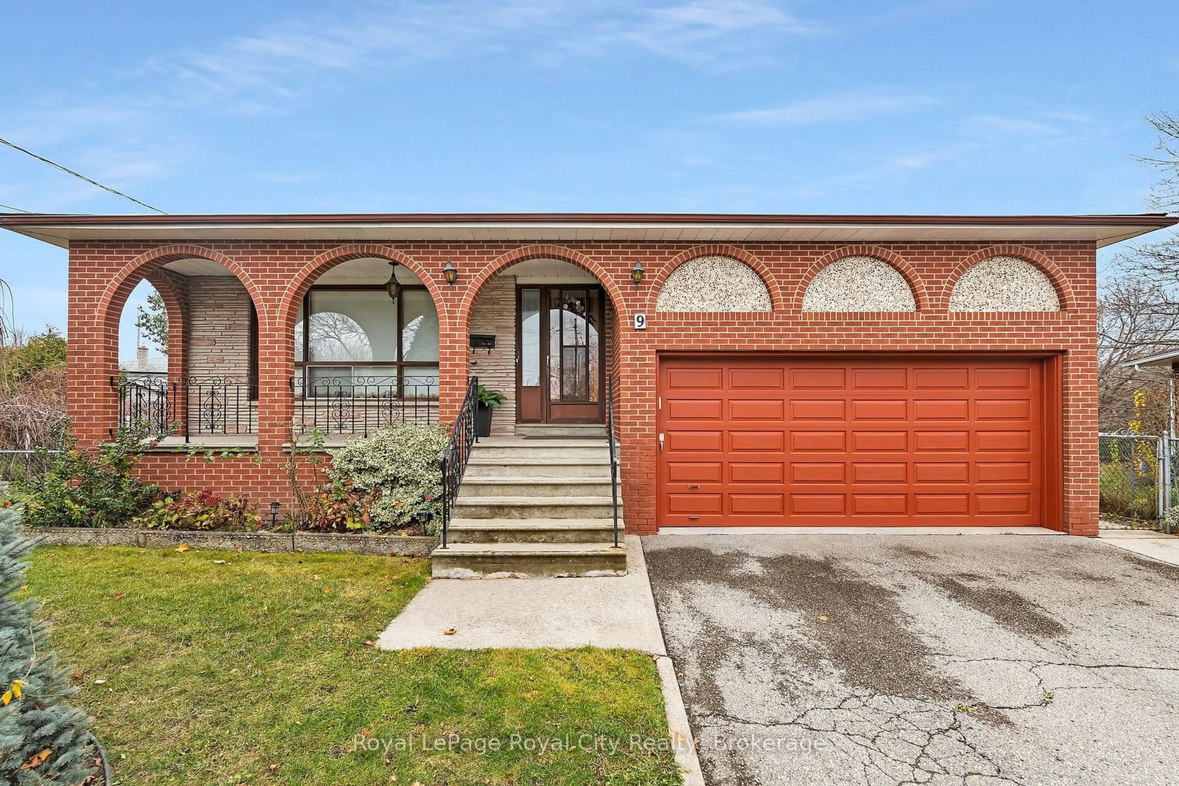 Home with brick exterior material for 9 Blackbird Cres, Guelph Ontario N1E 3K4