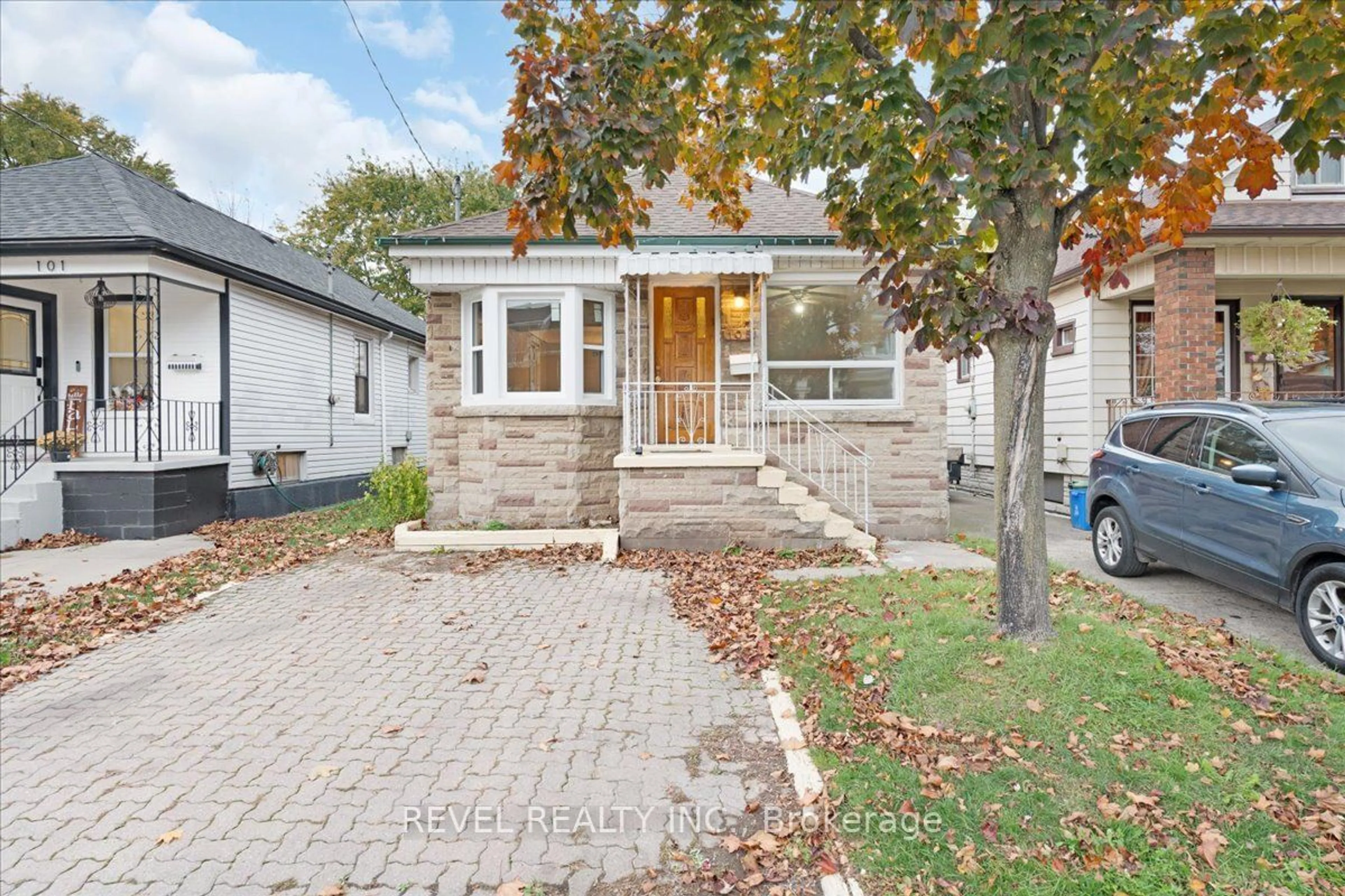 Home with brick exterior material for 105 Edgemont St, Hamilton Ontario L8H 4C9