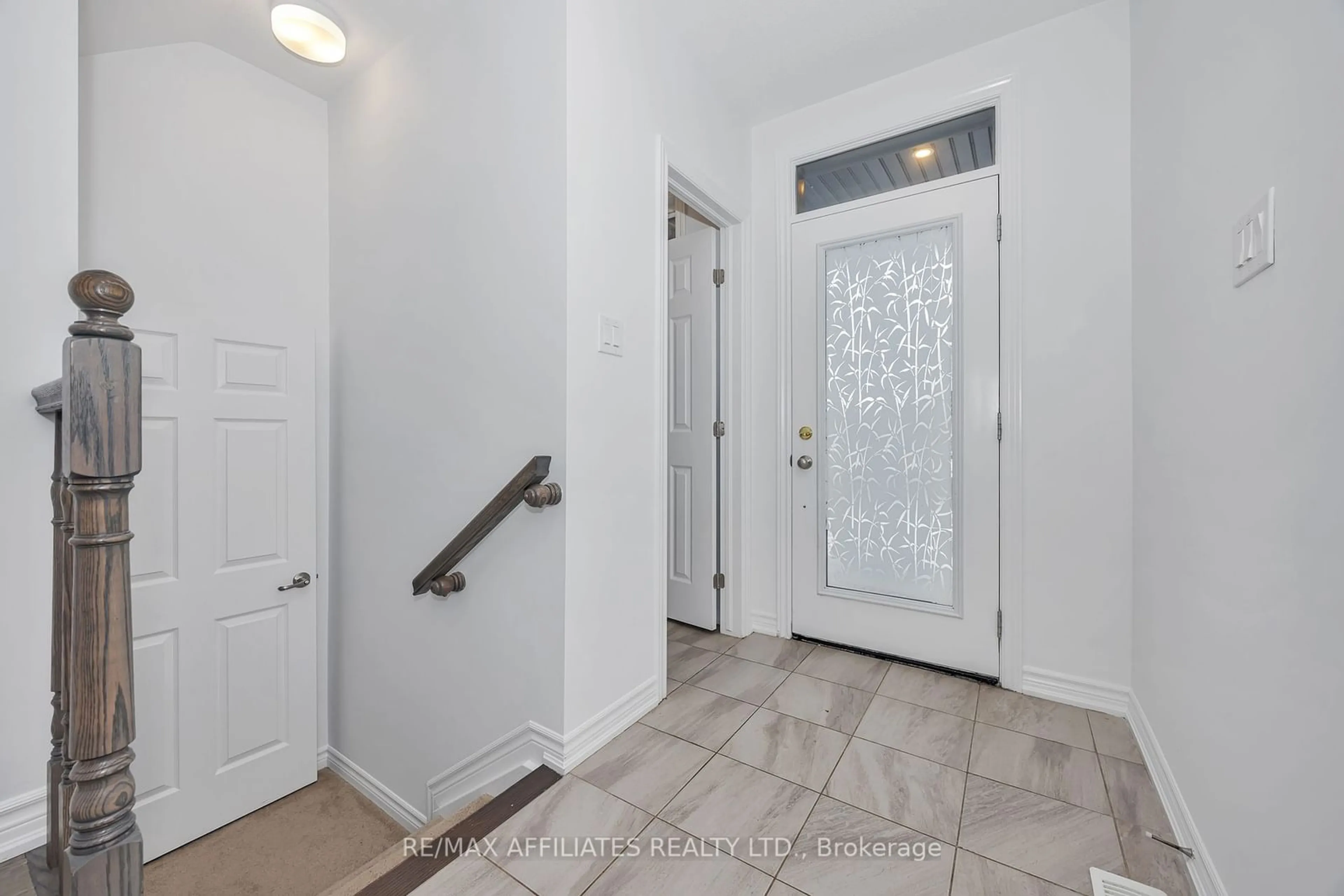 Indoor entryway, not visible floor for 535 FLAGSTAFF Dr, Barrhaven Ontario K2J 3V5