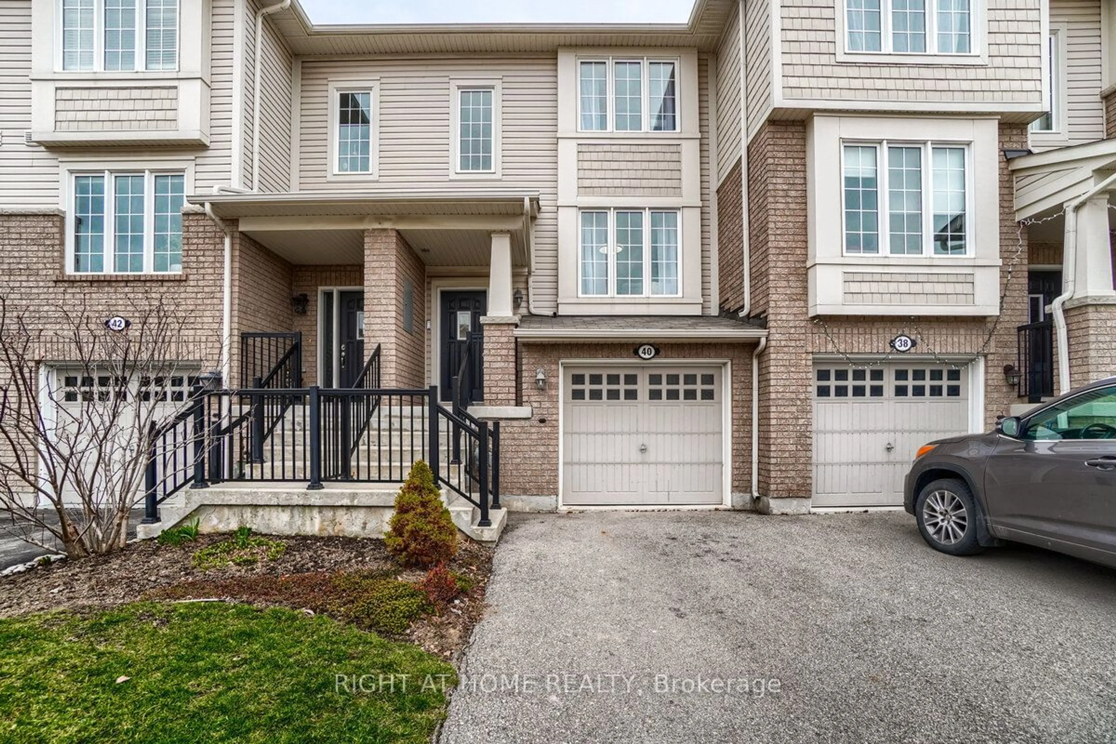 A pic from exterior of the house or condo, the street view for 40 Ohara Lane, Hamilton Ontario L9K 0C7