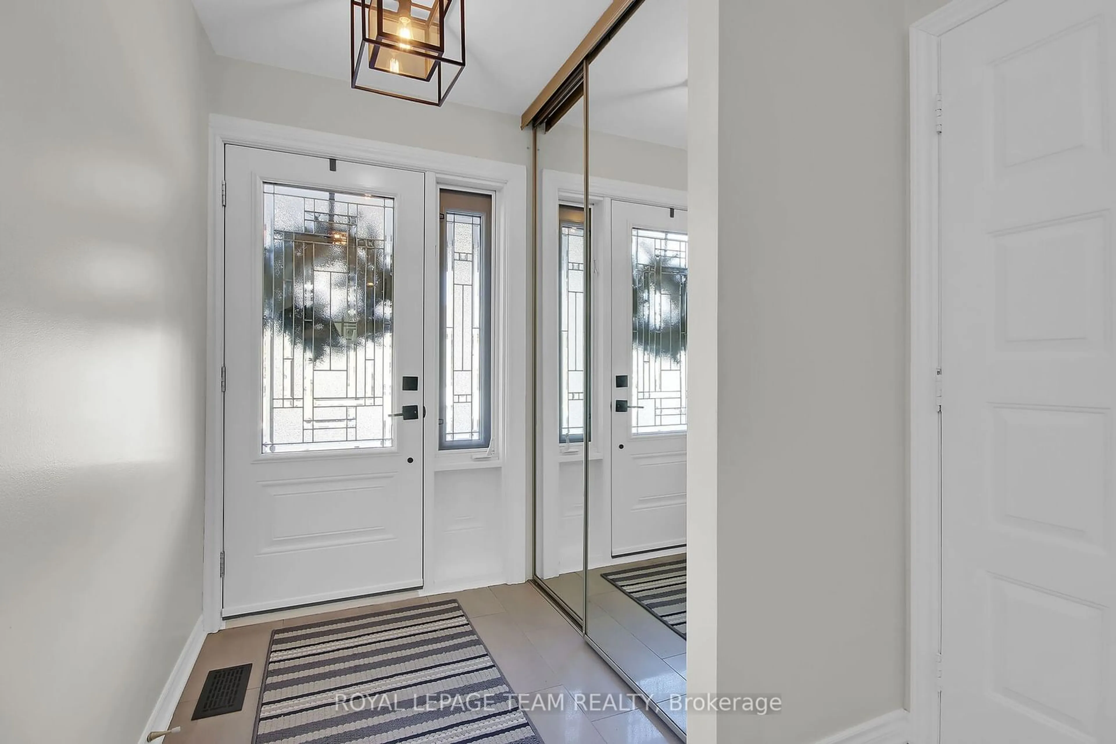 Indoor entryway, wood floors for 12 Spyglass Rdge, Stittsville - Munster - Richmond Ontario K2S 1R6