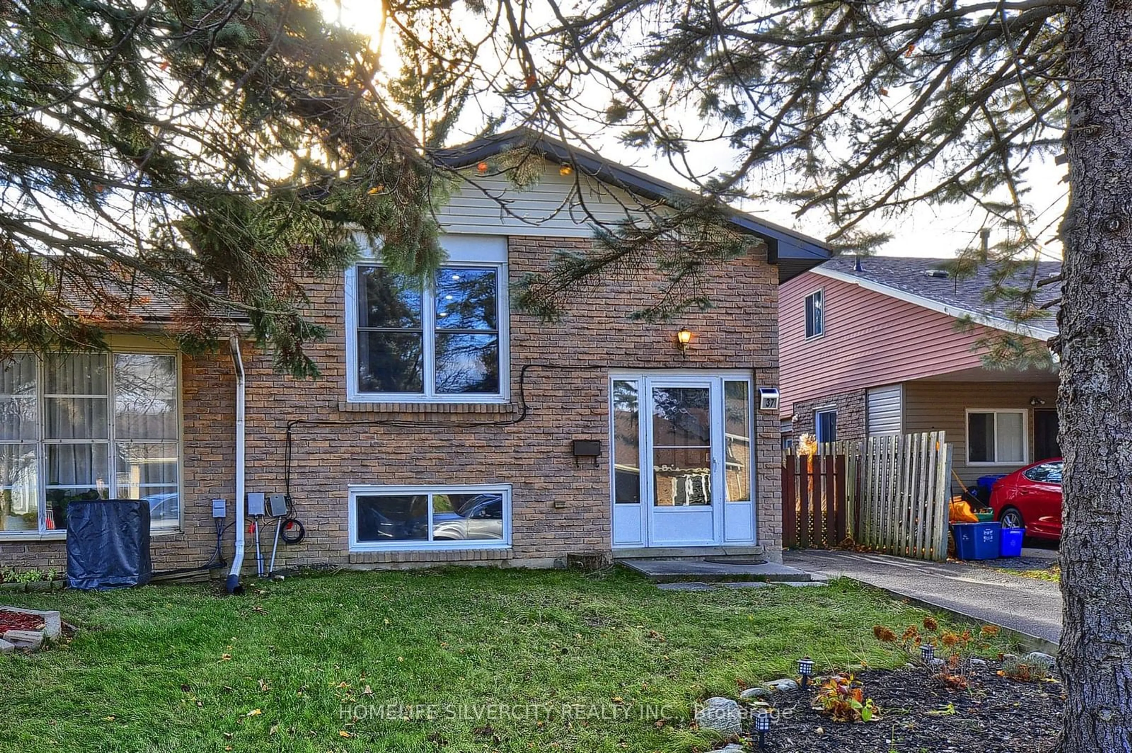 Frontside or backside of a home, the fenced backyard for 37 Autumn Rd, Brantford Ontario N3R 7B1