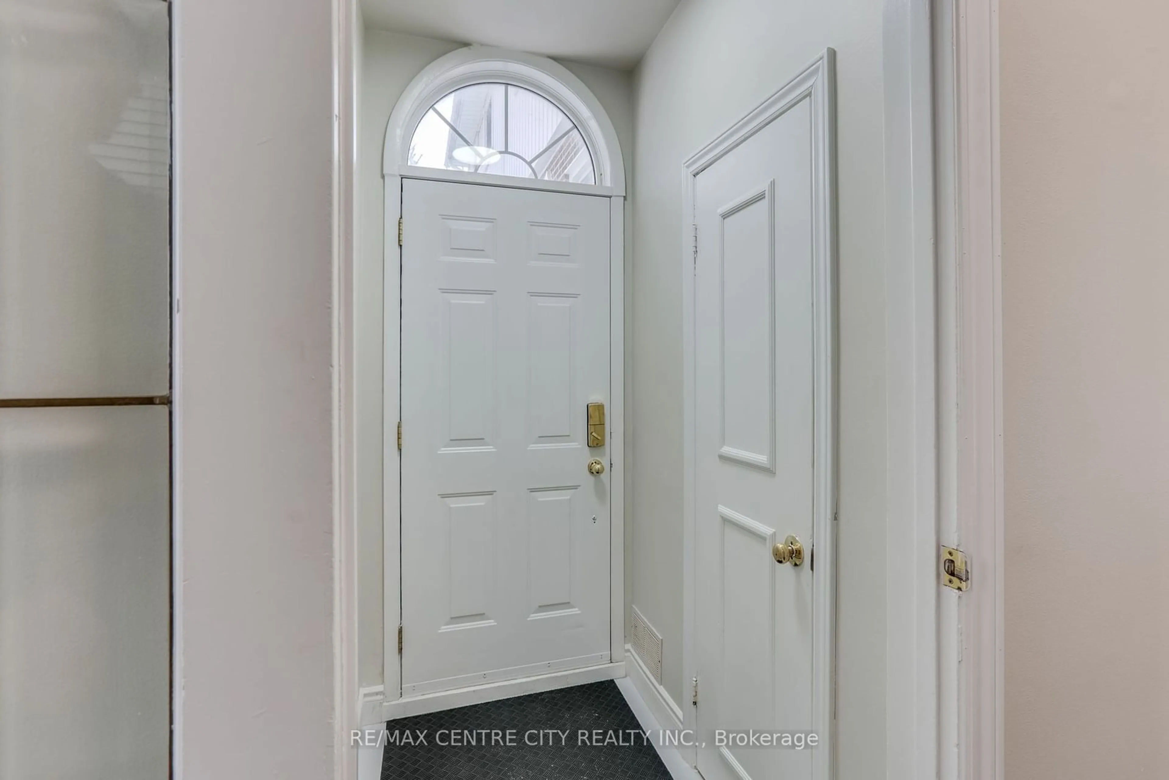 Indoor entryway, not visible floor for 1220 Royal York Rd #26, London Ontario N6H 3Z9