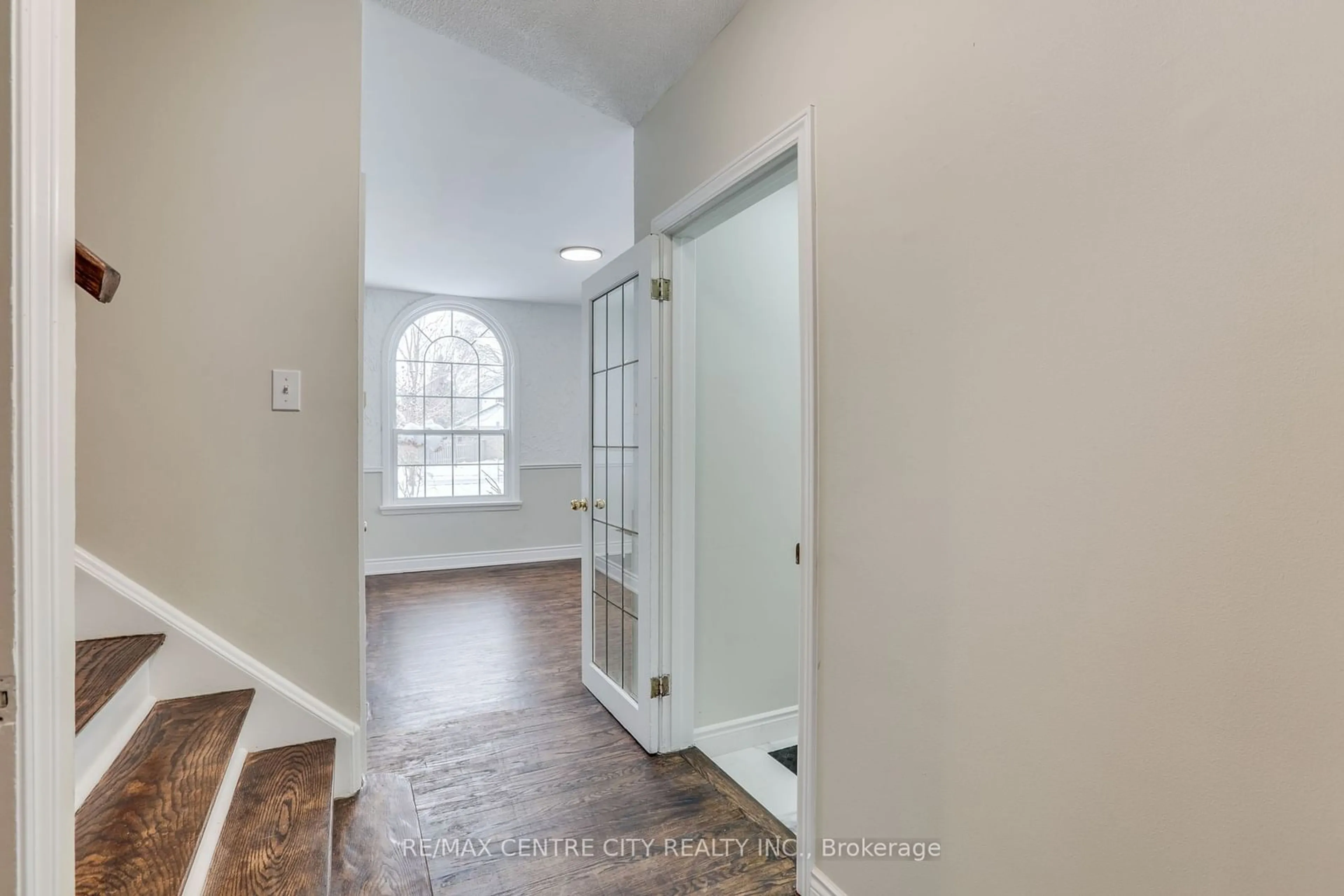 Indoor entryway, not visible floor for 1220 Royal York Rd #26, London Ontario N6H 3Z9