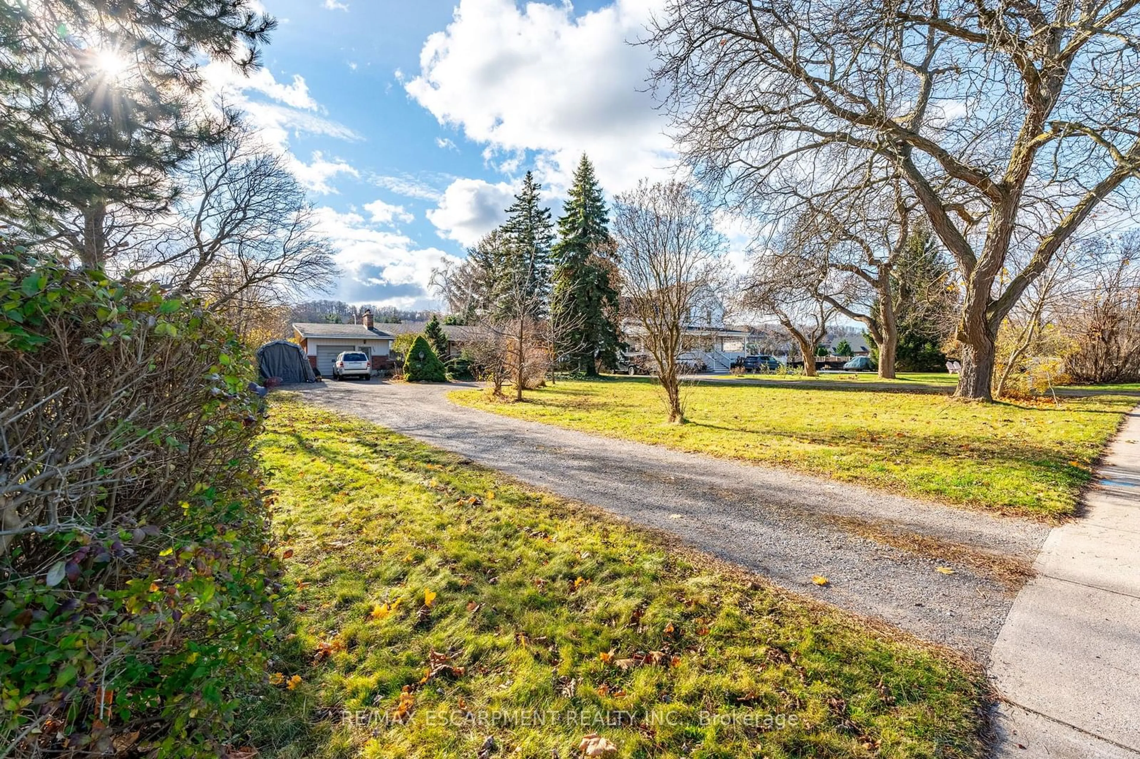 Frontside or backside of a home, the street view for 246 MAIN St, Grimsby Ontario L3M 1P6