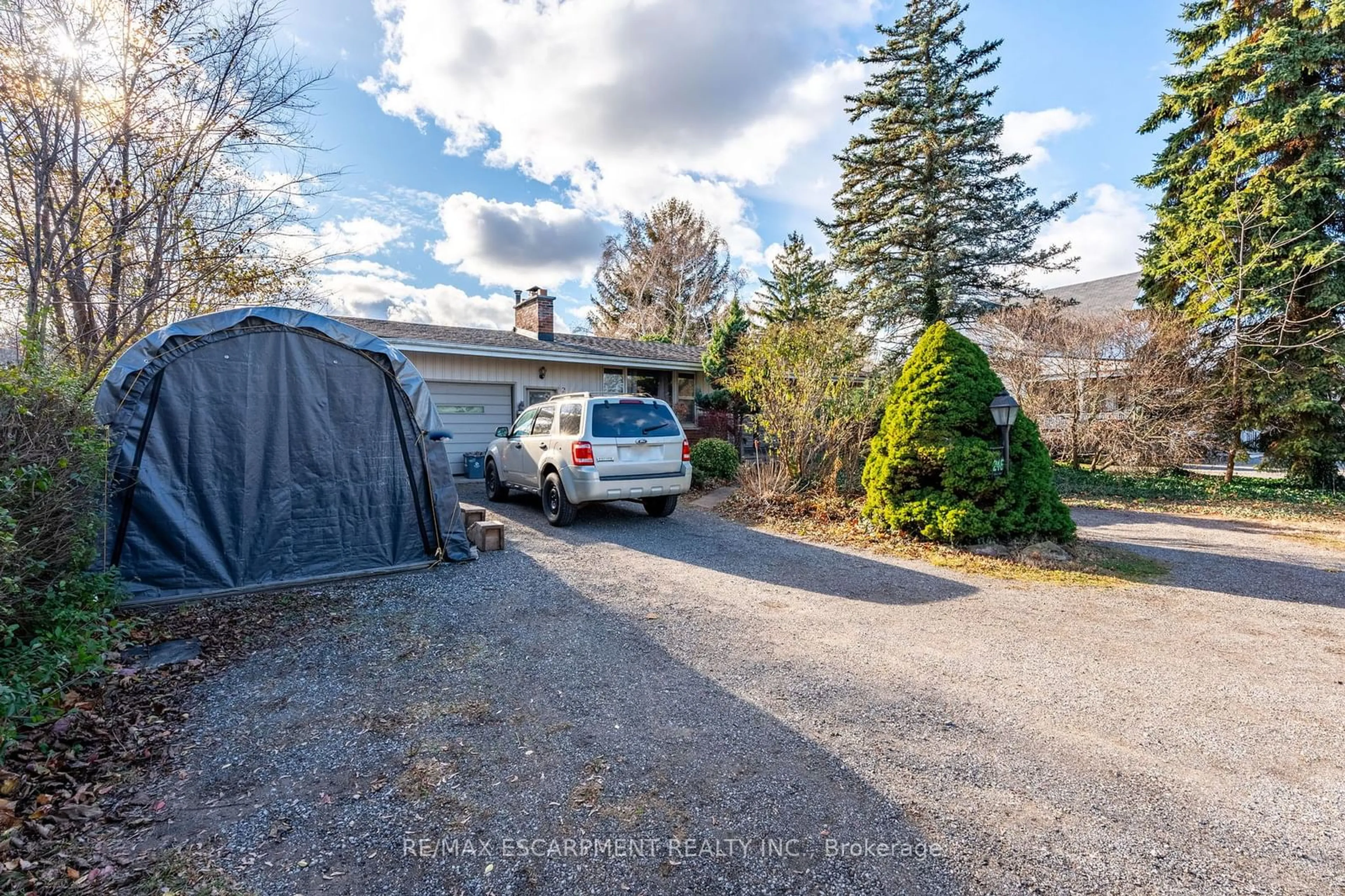 Frontside or backside of a home, the street view for 246 MAIN St, Grimsby Ontario L3M 1P6