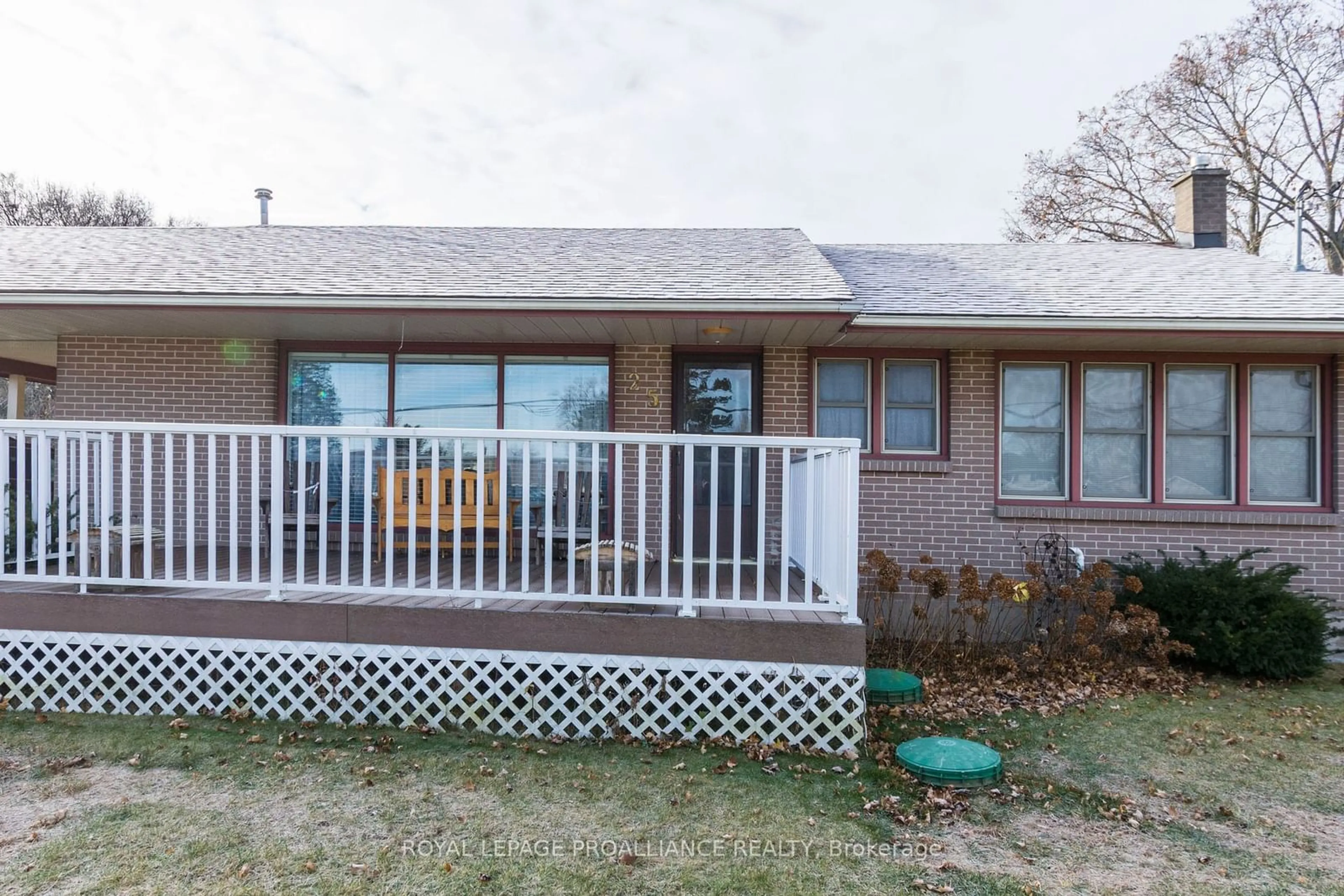 Frontside or backside of a home, cottage for 25 Roseland Dr, Quinte West Ontario K0K 1L0