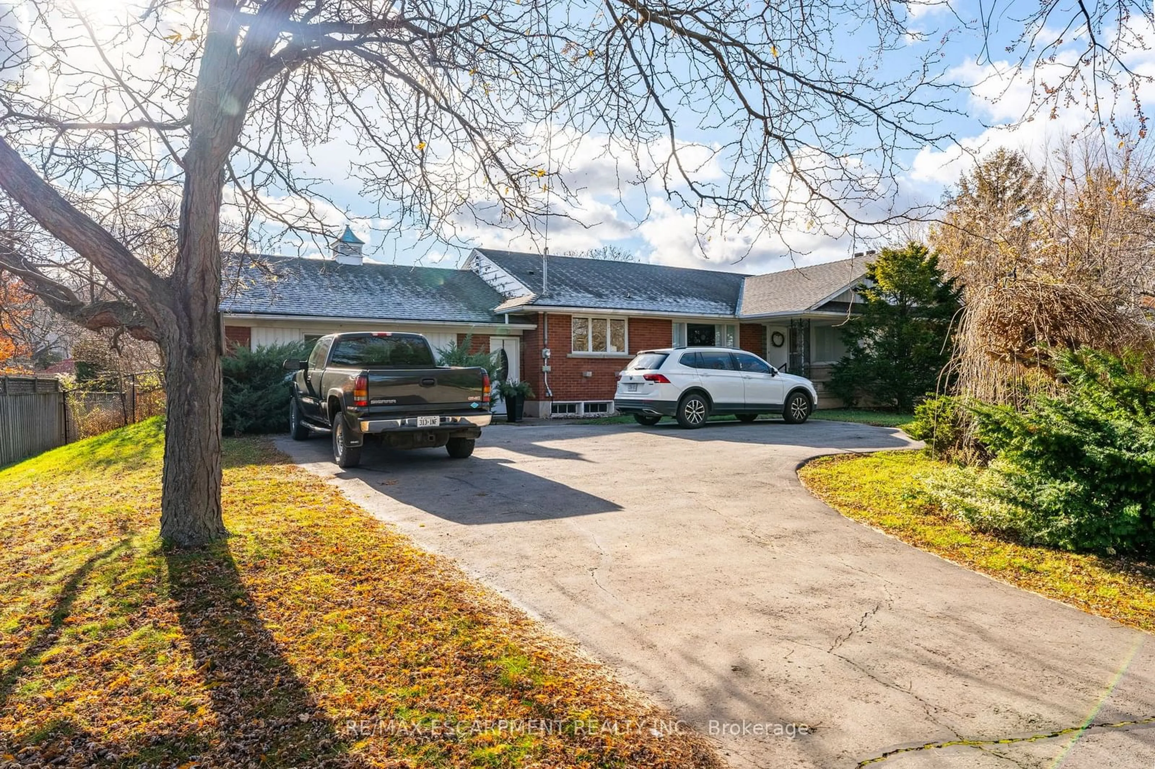 A pic from exterior of the house or condo, the street view for 248 Main St, Grimsby Ontario L3M 5P8