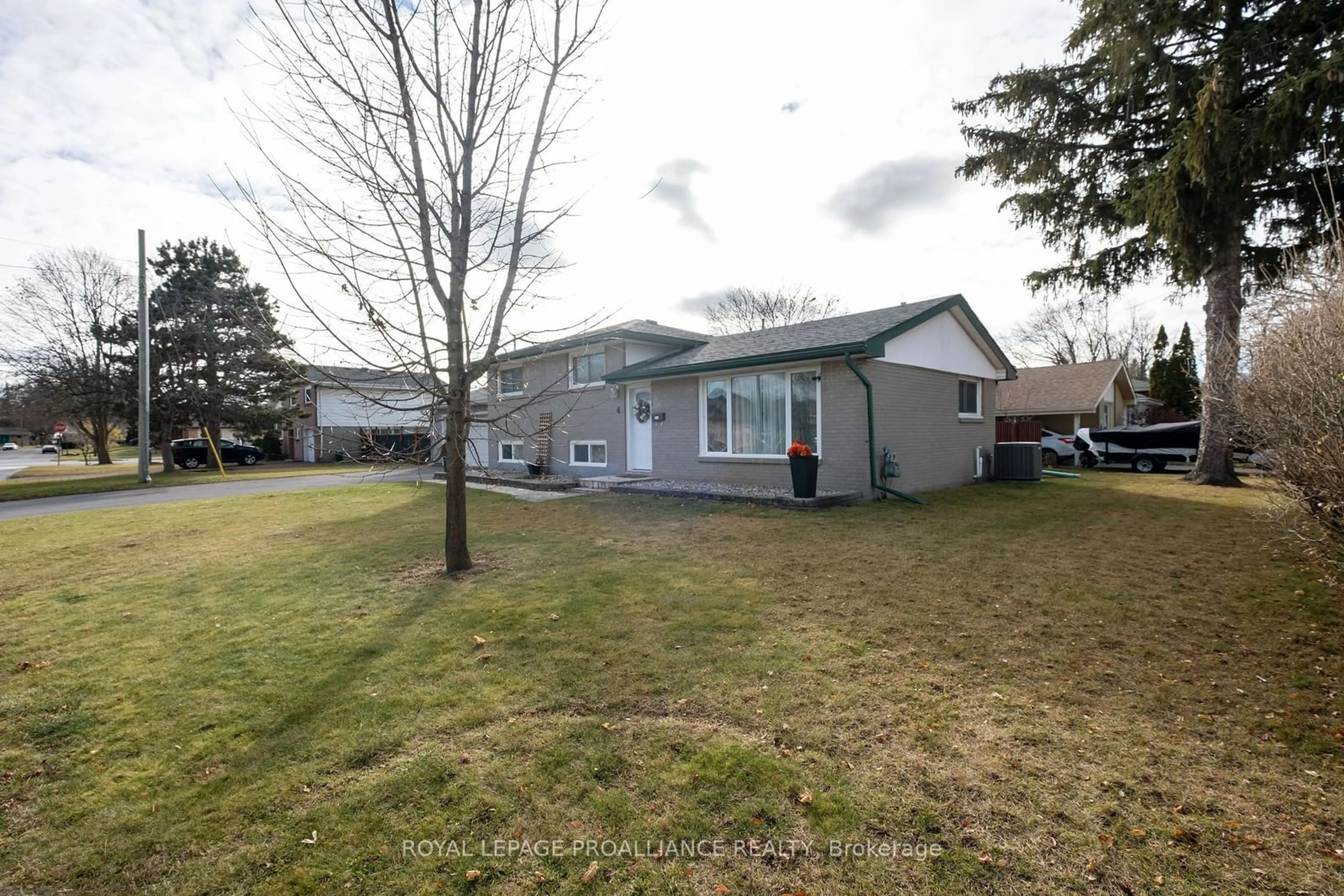 A pic from exterior of the house or condo, the fenced backyard for 4 Linton Park Rd, Belleville Ontario K8N 4K8