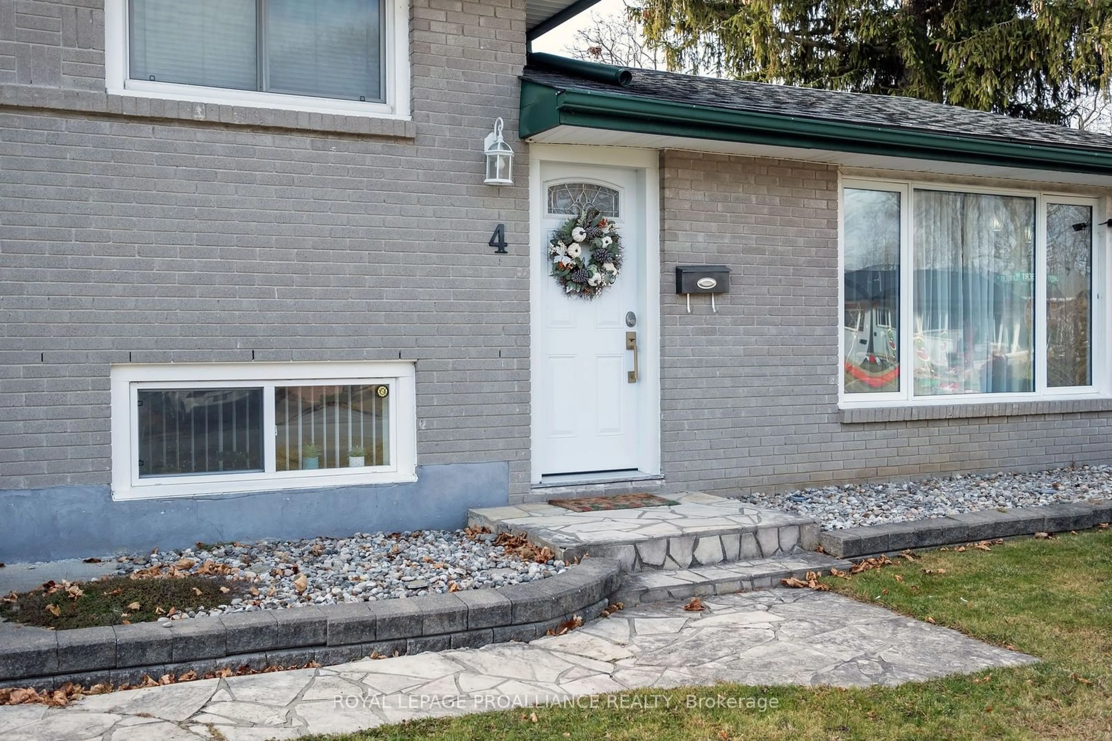 Home with brick exterior material for 4 Linton Park Rd, Belleville Ontario K8N 4K8