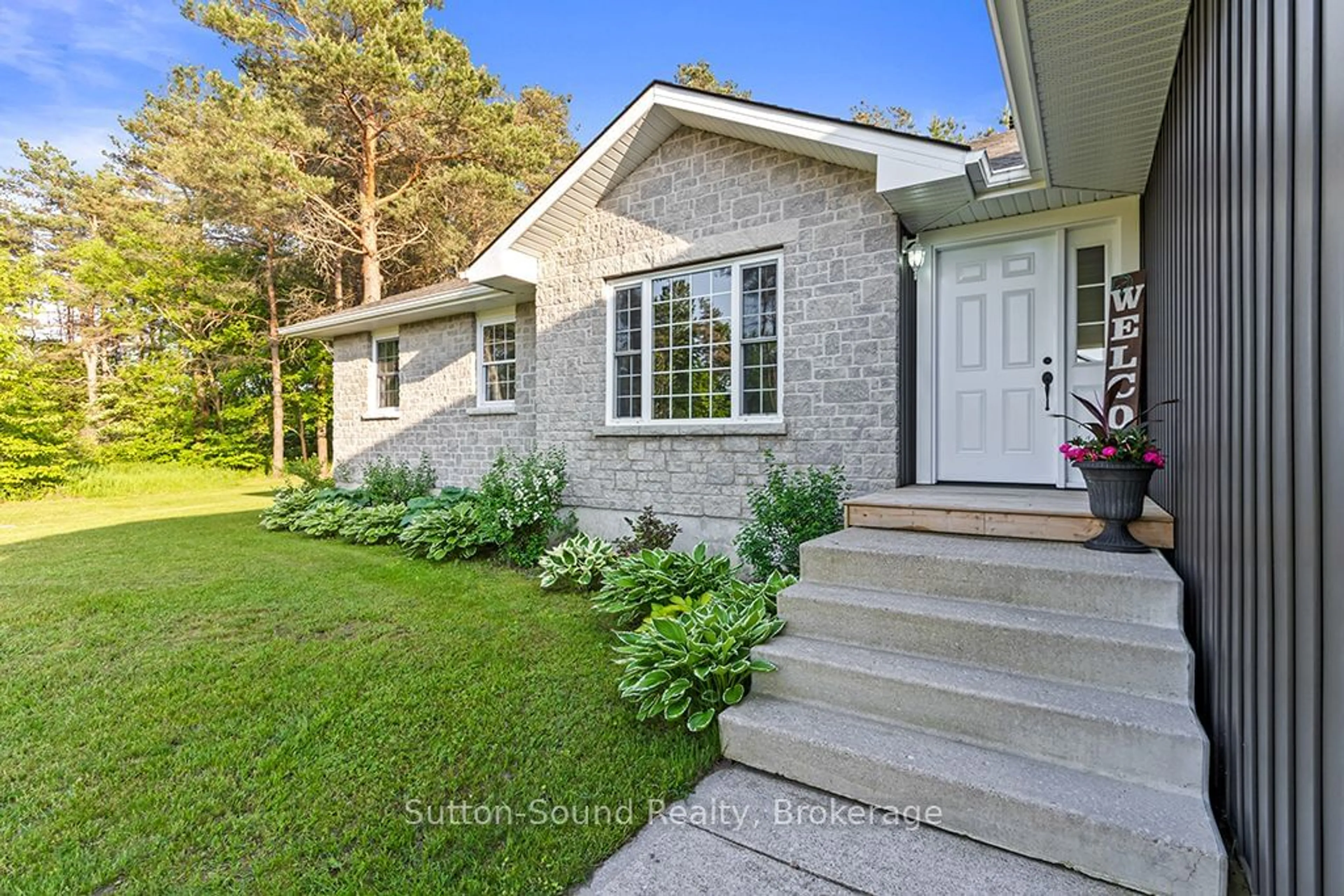 Home with brick exterior material for 25 PINE TREE Dr, South Bruce Peninsula Ontario N0H 1P0