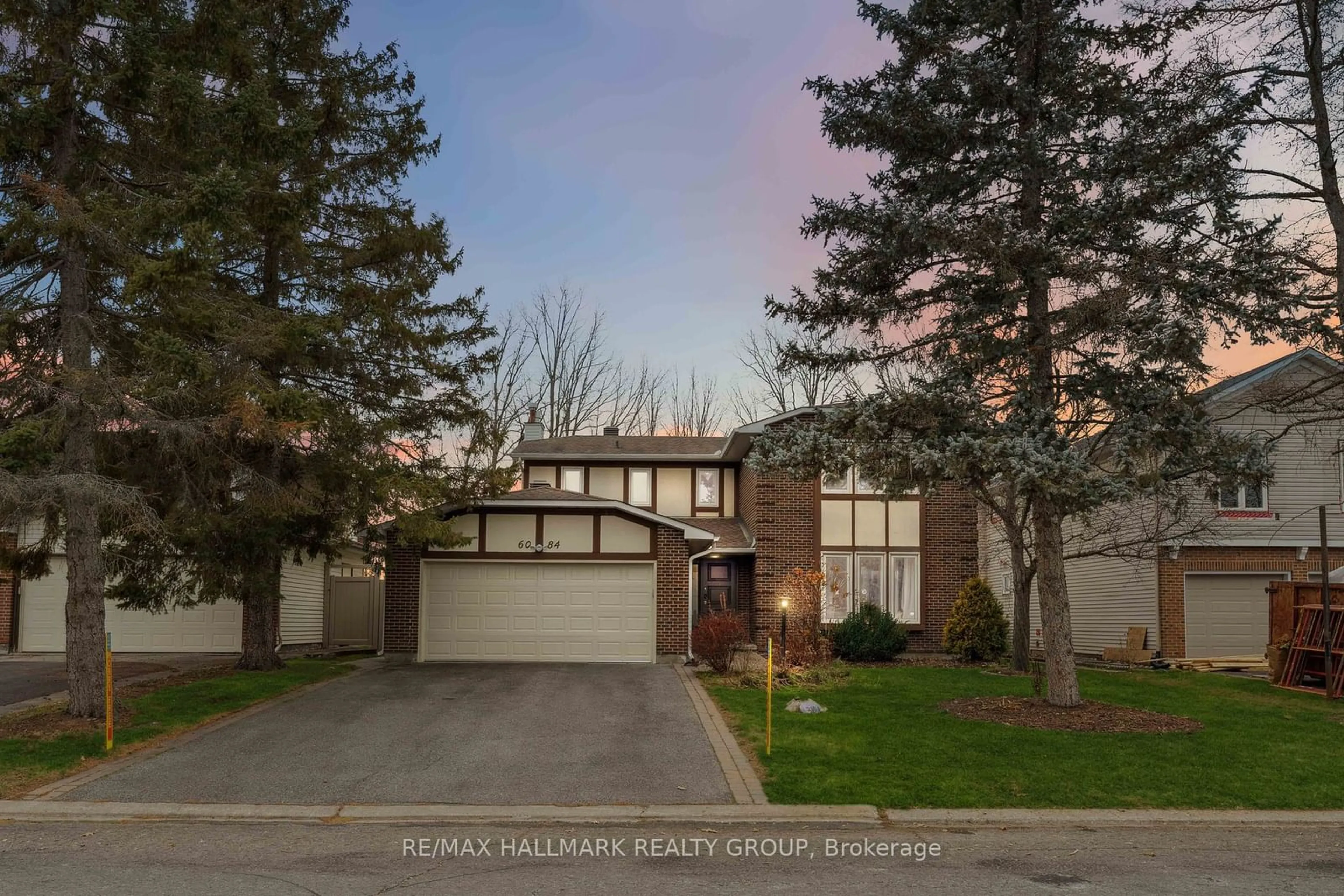 A pic from exterior of the house or condo, the fenced backyard for 6084 Voyageur Dr, Orleans - Convent Glen and Area Ontario K1C 2P6