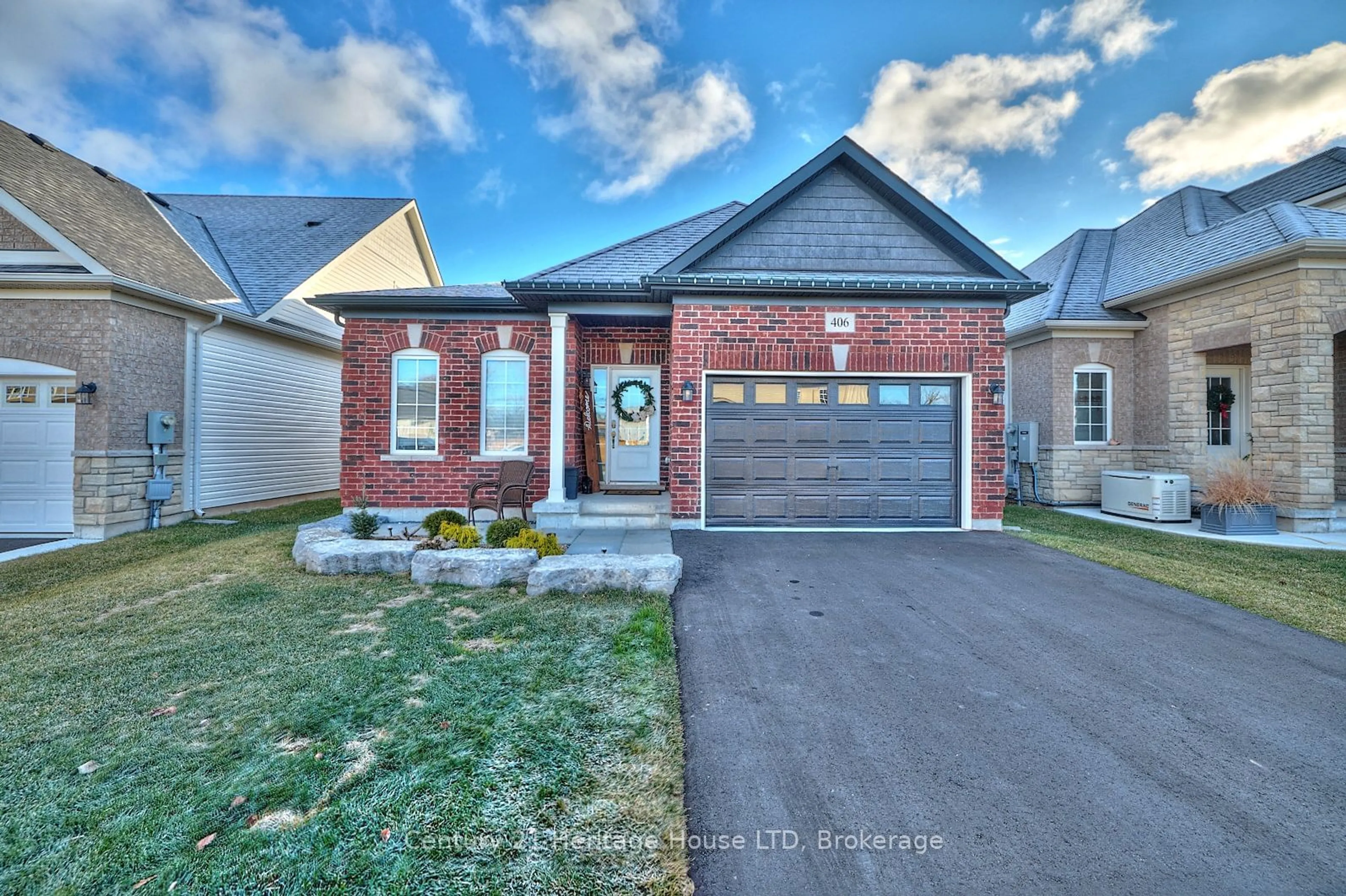 Home with brick exterior material for 406 Hummel Cres, Fort Erie Ontario L2A 0E8