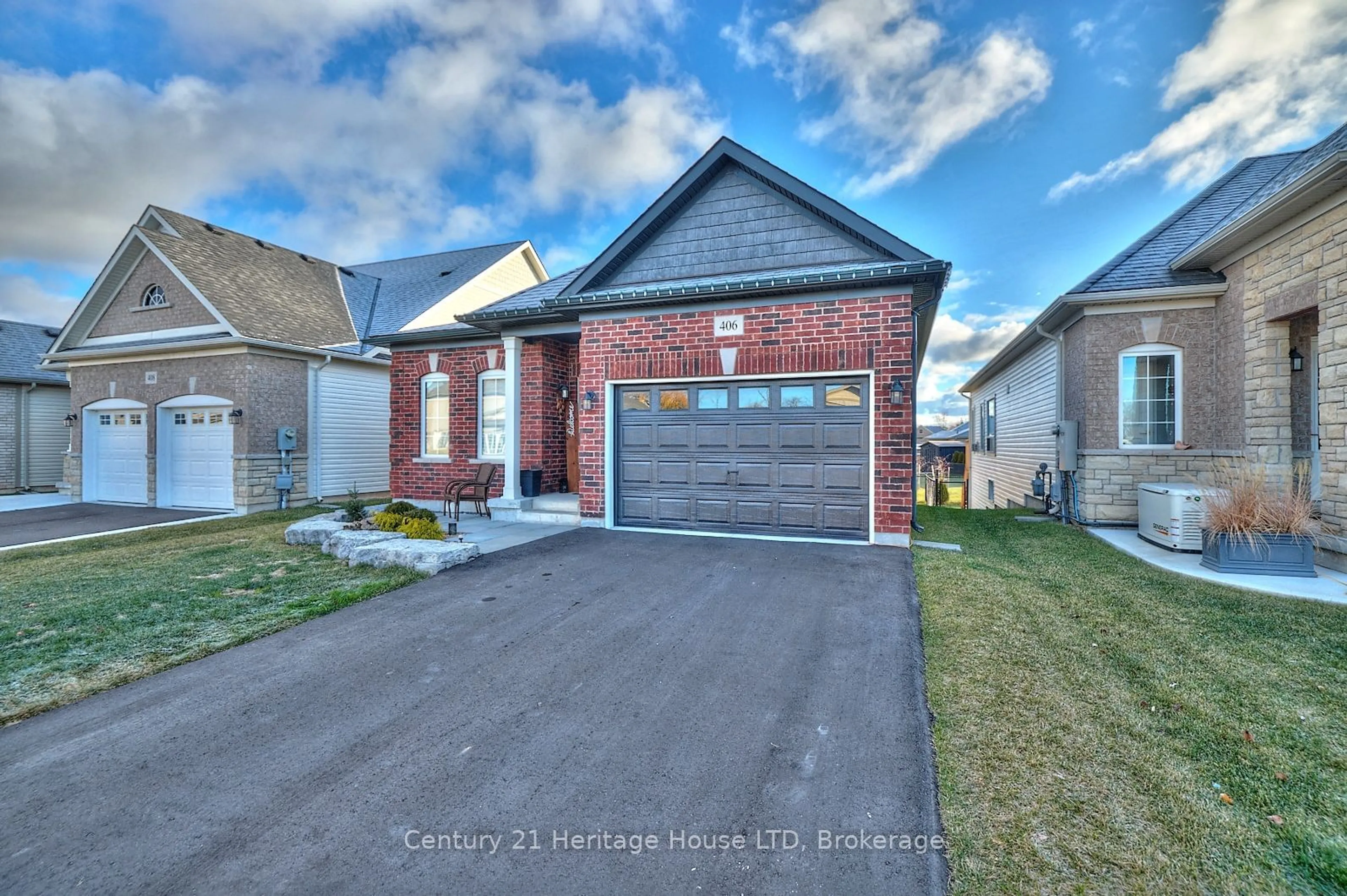 Frontside or backside of a home, the street view for 406 Hummel Cres, Fort Erie Ontario L2A 0E8