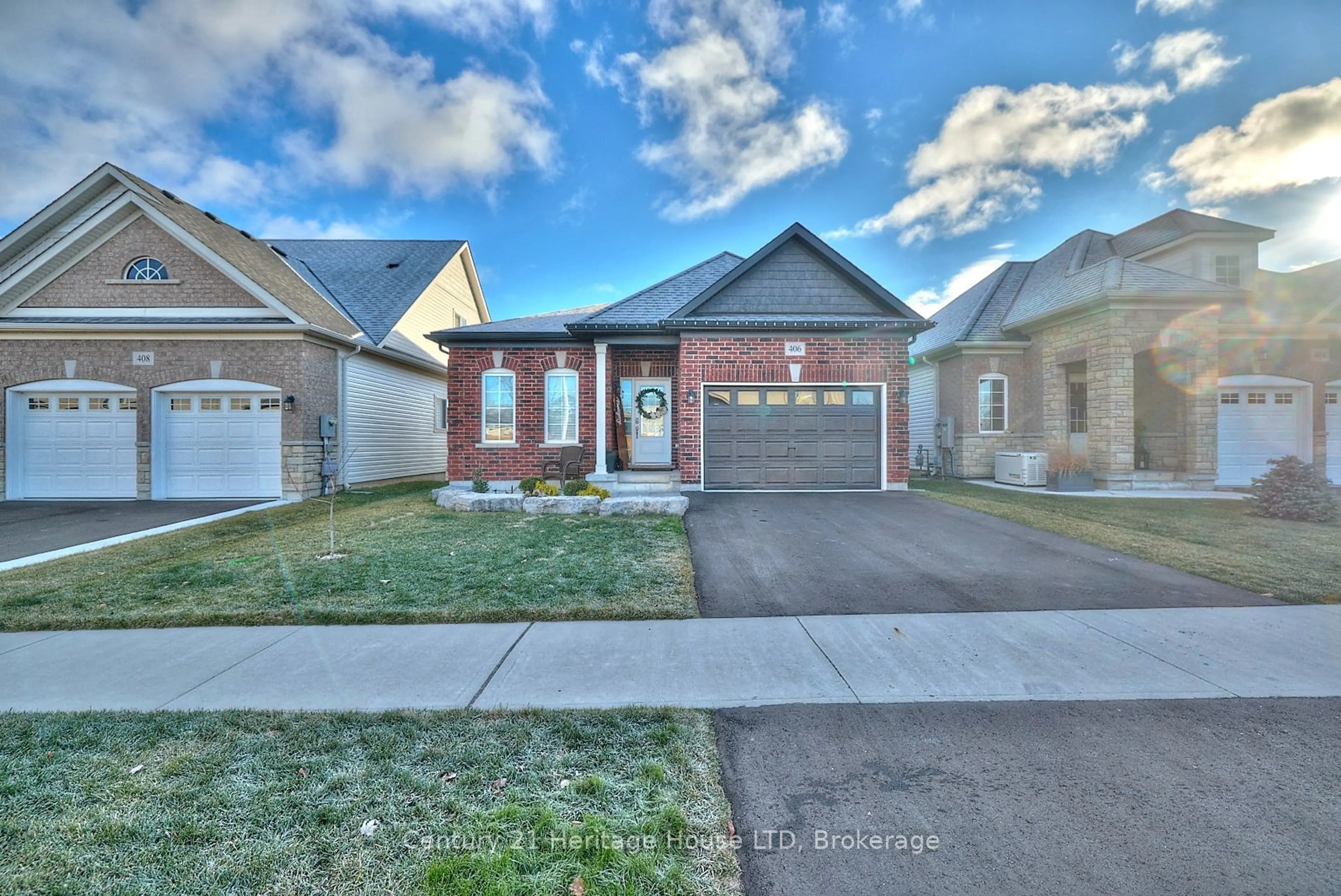 A pic from exterior of the house or condo, the street view for 406 Hummel Cres, Fort Erie Ontario L2A 0E8