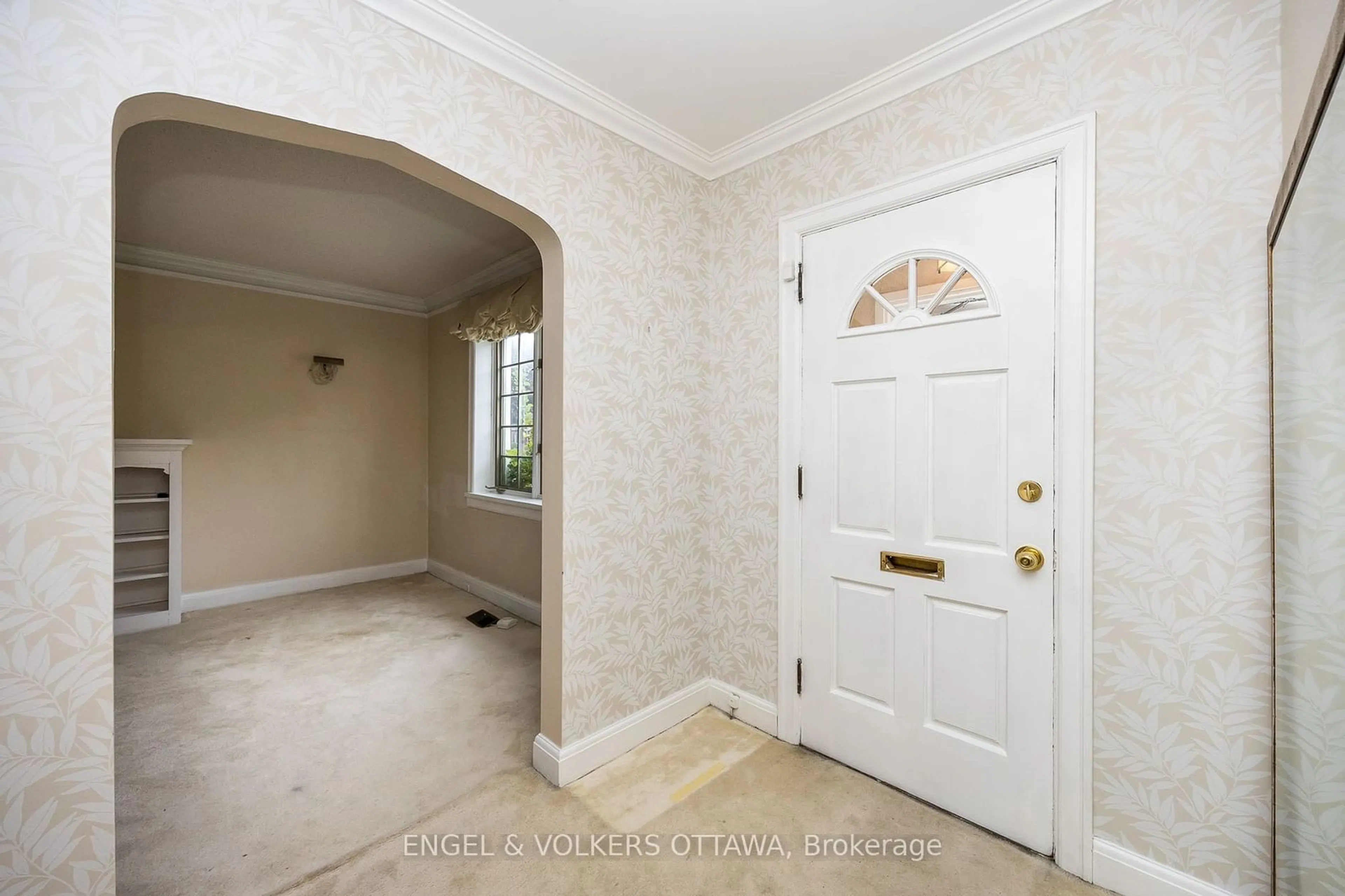 Indoor entryway, wood floors for 67 Kenilworth St, Dows Lake - Civic Hospital and Area Ontario K1Y 3Y5