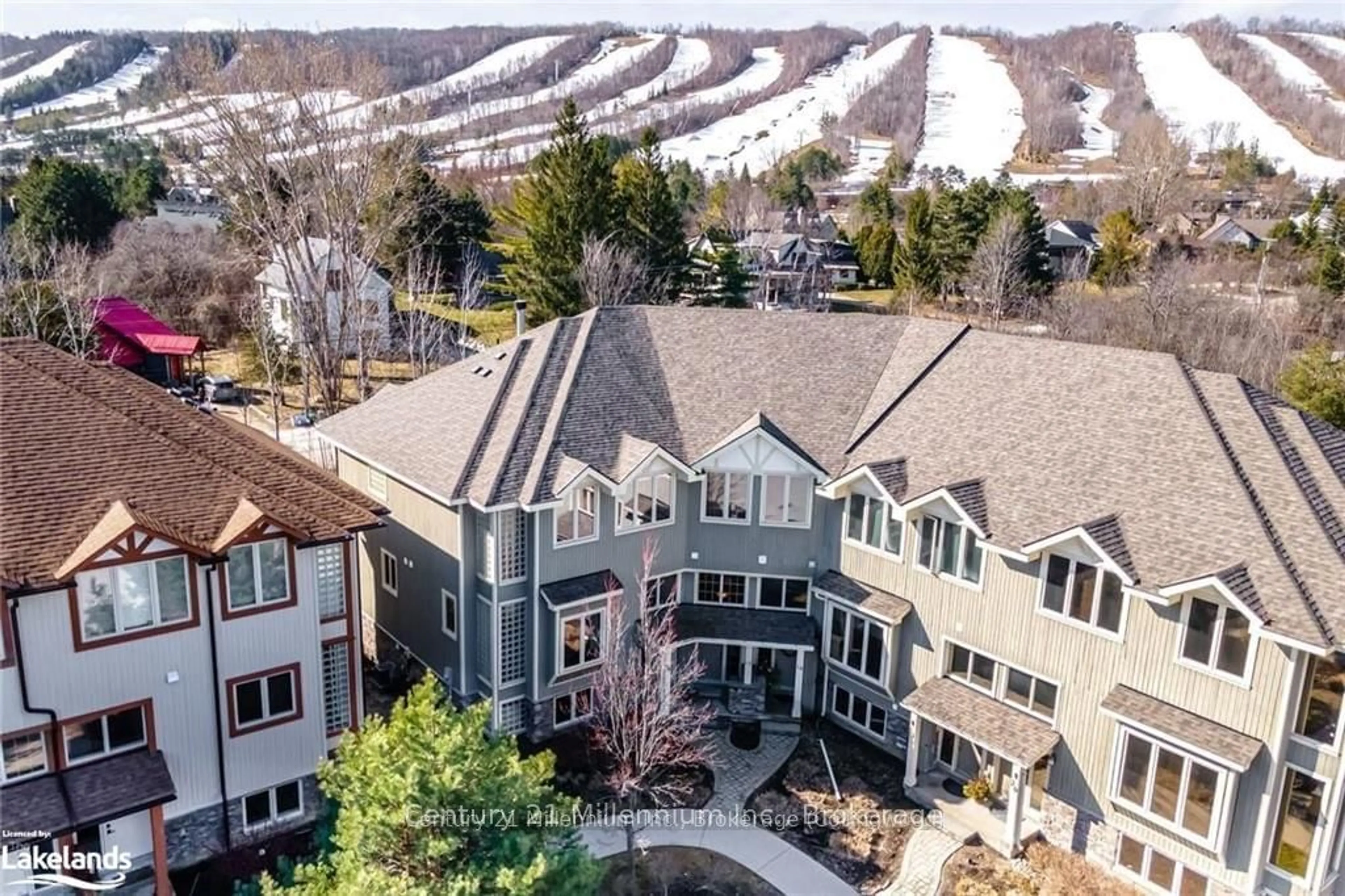 A pic from exterior of the house or condo, the front or back of building for 224 BLUESKI GEORGE Cres #17, Blue Mountains Ontario L9Y 0V6