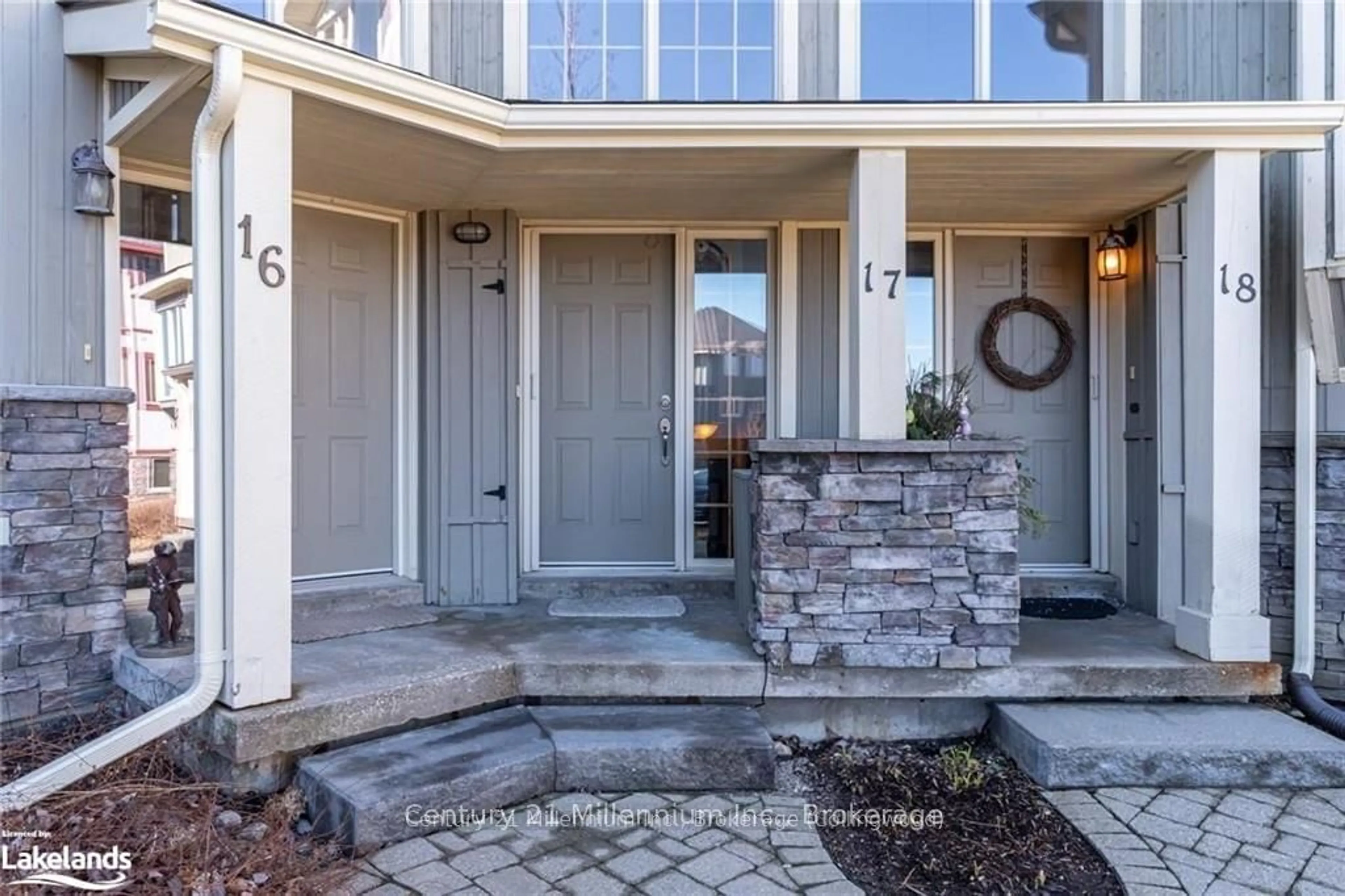 Indoor entryway, cement floor for 224 BLUESKI GEORGE Cres #17, Blue Mountains Ontario L9Y 0V6