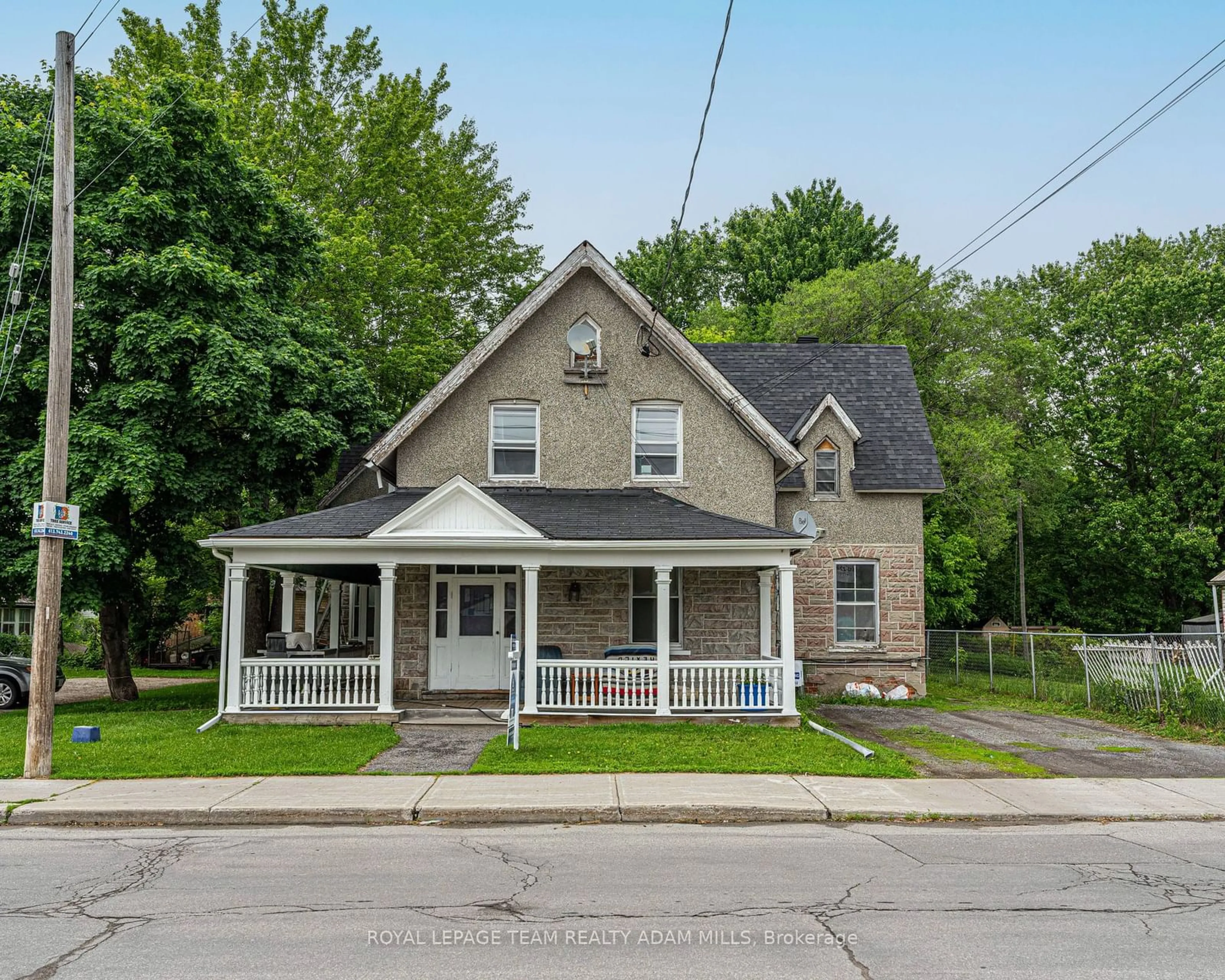 Frontside or backside of a home, cottage for 6613 FOURTH LINE Rd, Manotick - Kars - Rideau Twp and Area Ontario K0A 2T0