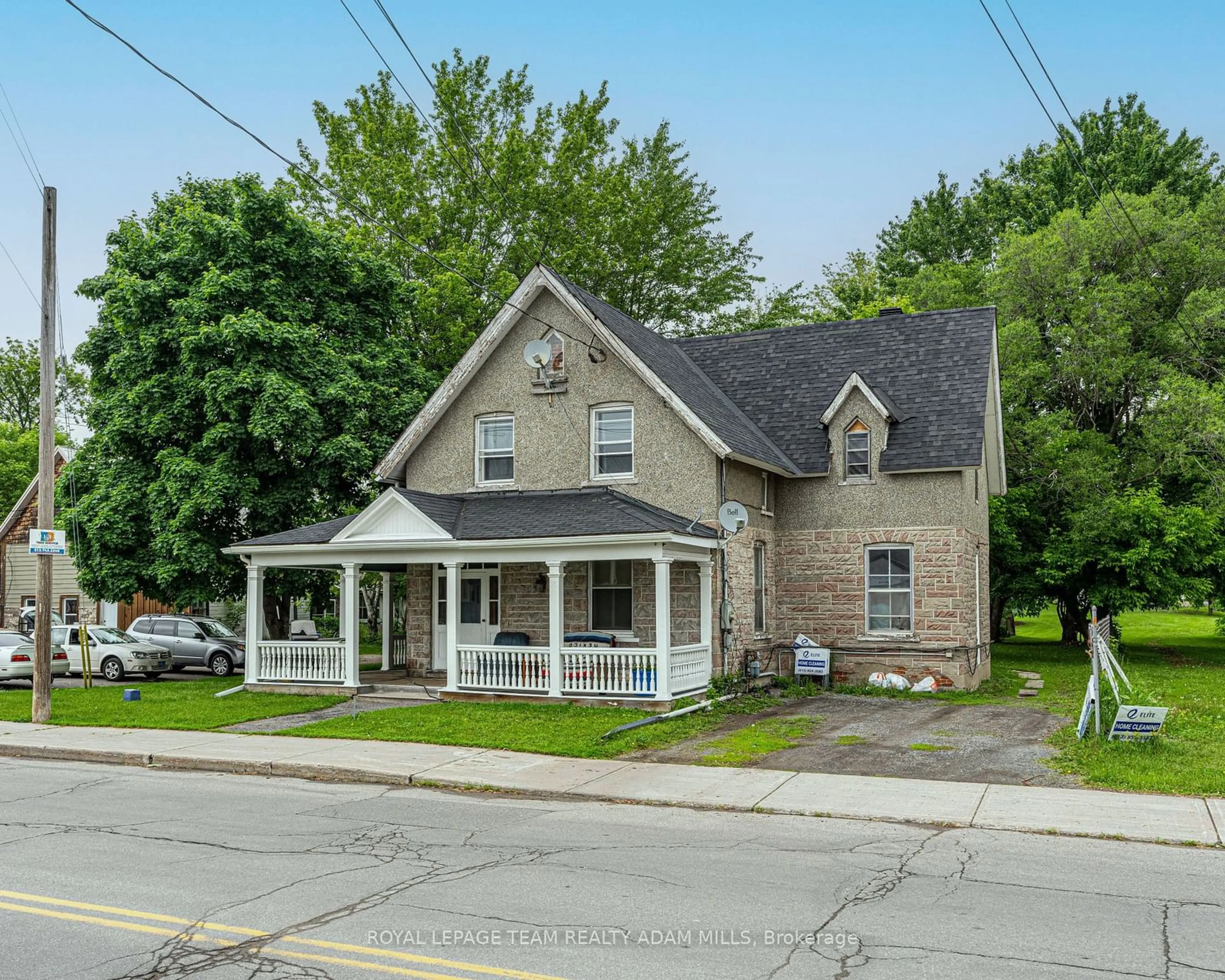 Frontside or backside of a home, cottage for 6613 FOURTH LINE Rd, Manotick - Kars - Rideau Twp and Area Ontario K0A 2T0