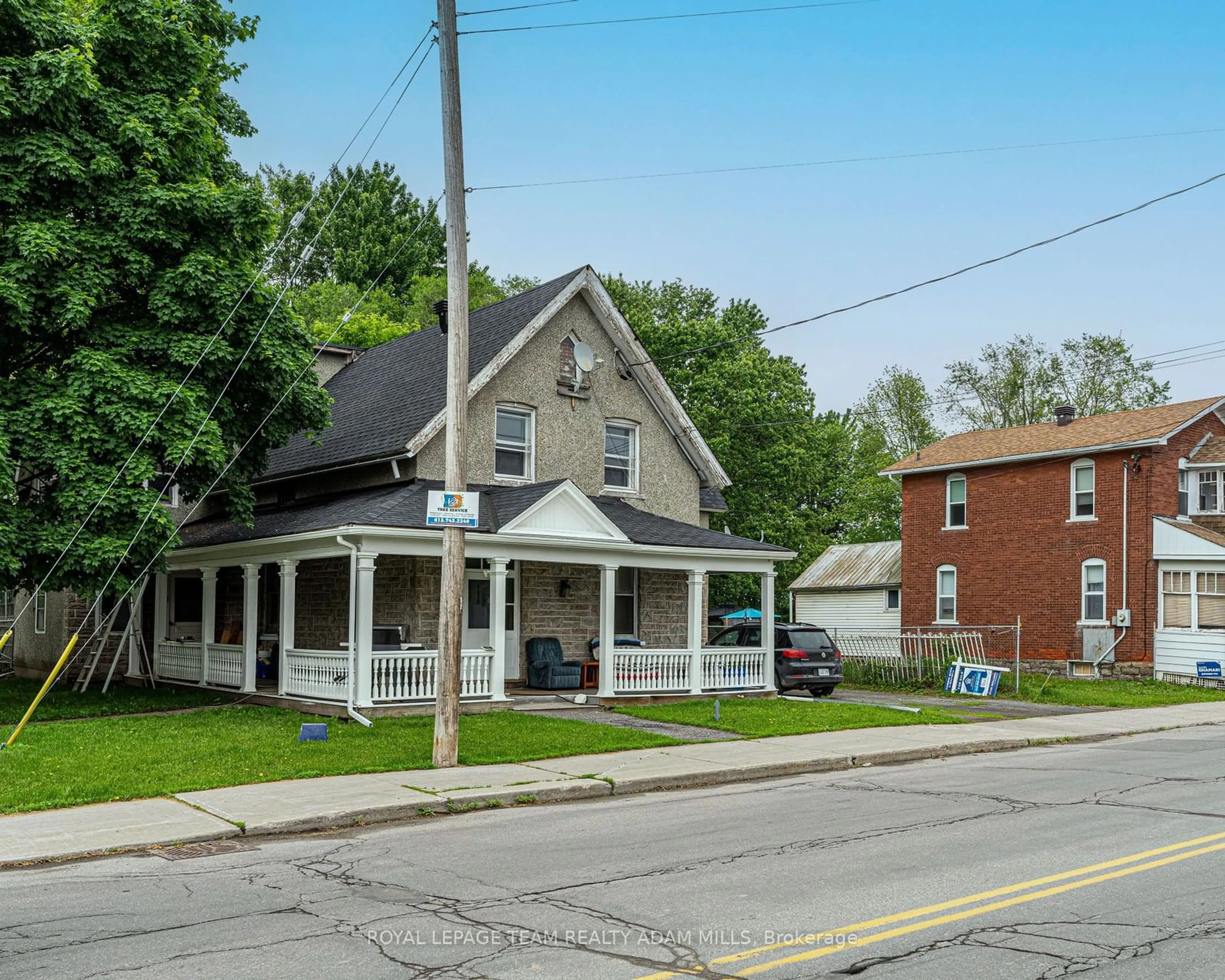 Frontside or backside of a home, the street view for 6613 FOURTH LINE Rd, Manotick - Kars - Rideau Twp and Area Ontario K0A 2T0