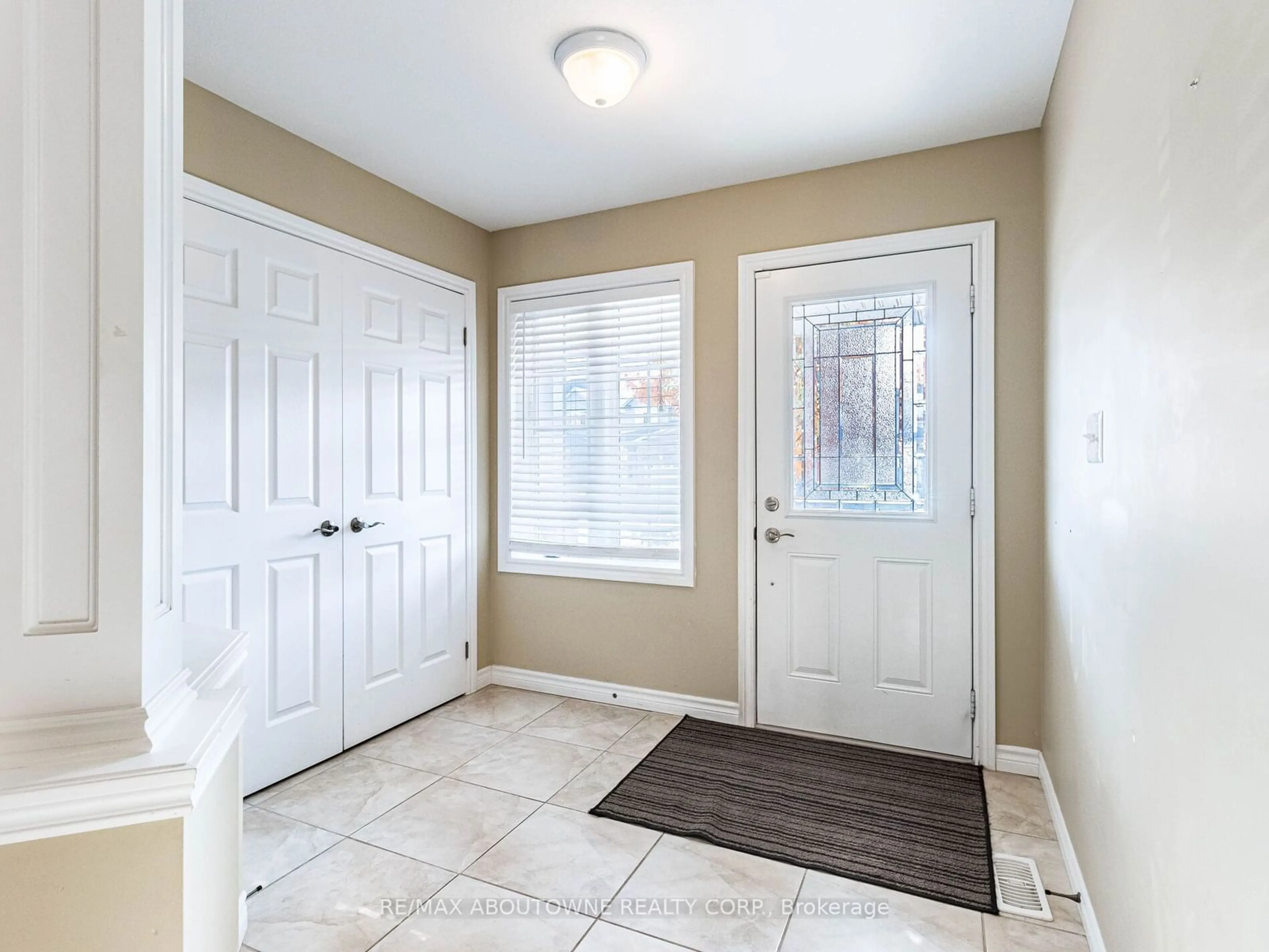 Indoor entryway, wood floors for 101 Norma Cres, Guelph Ontario N1E 0K6