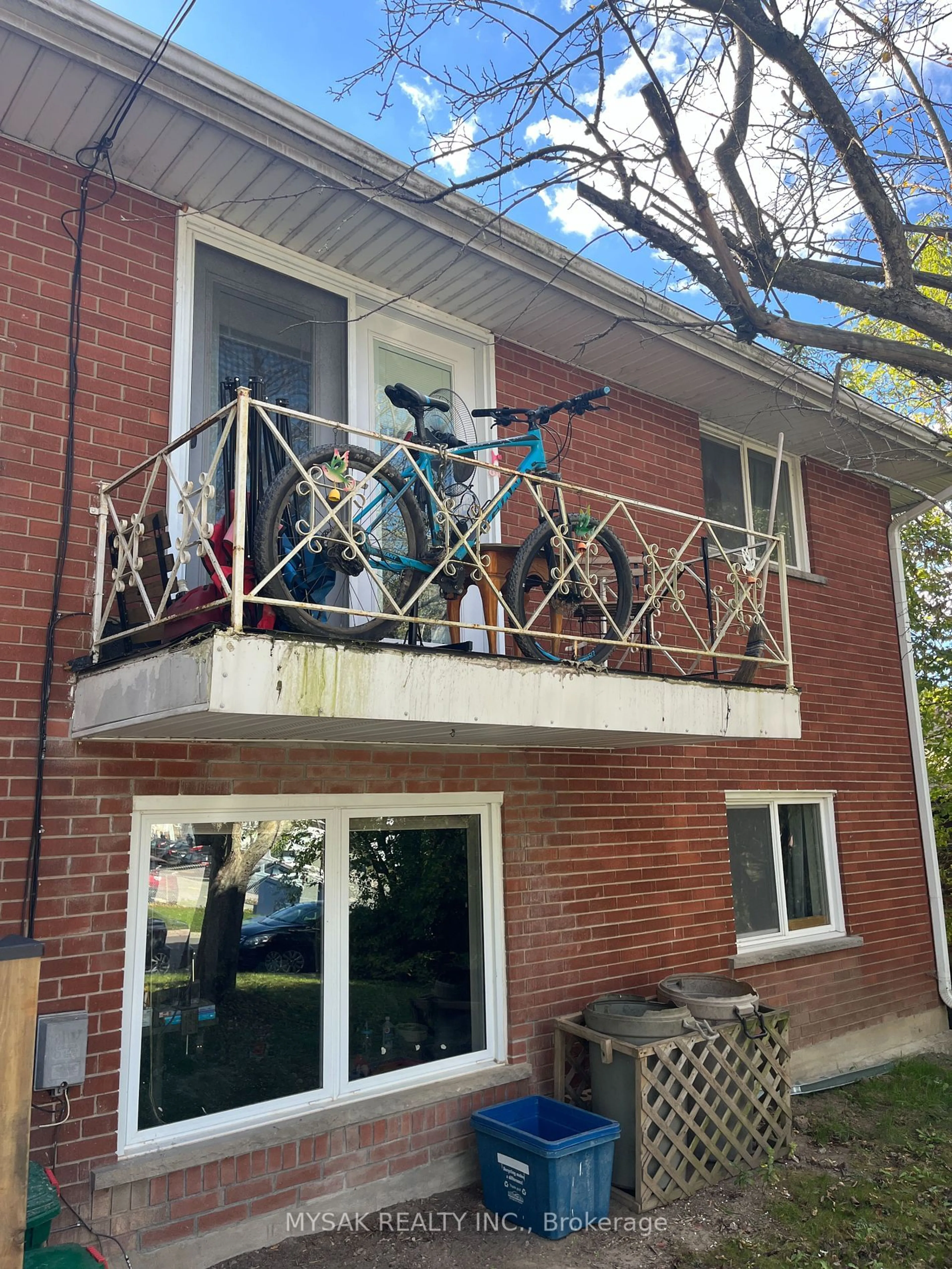 Balcony in the apartment, the street view for 367 Marlborough St, Brant Ontario N3S 4T9