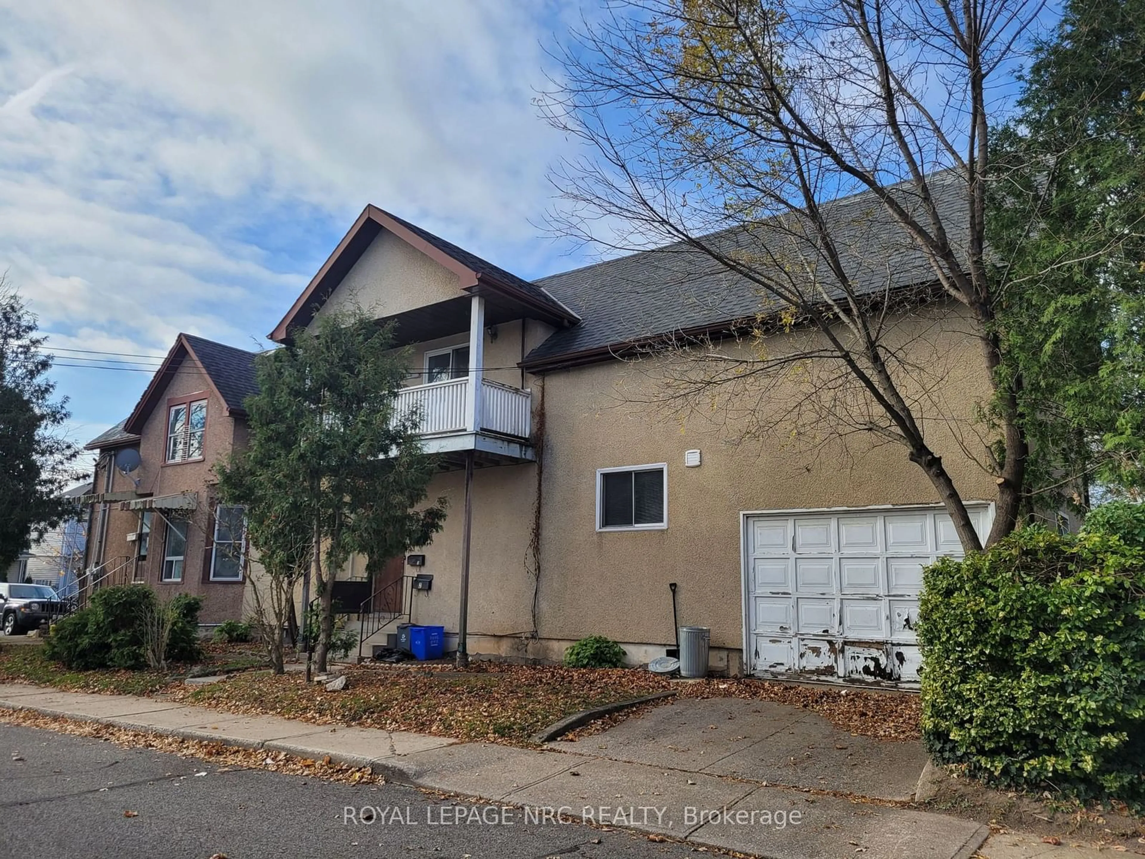 Frontside or backside of a home, the street view for 44 Albert St, Welland Ontario L3B 4L2