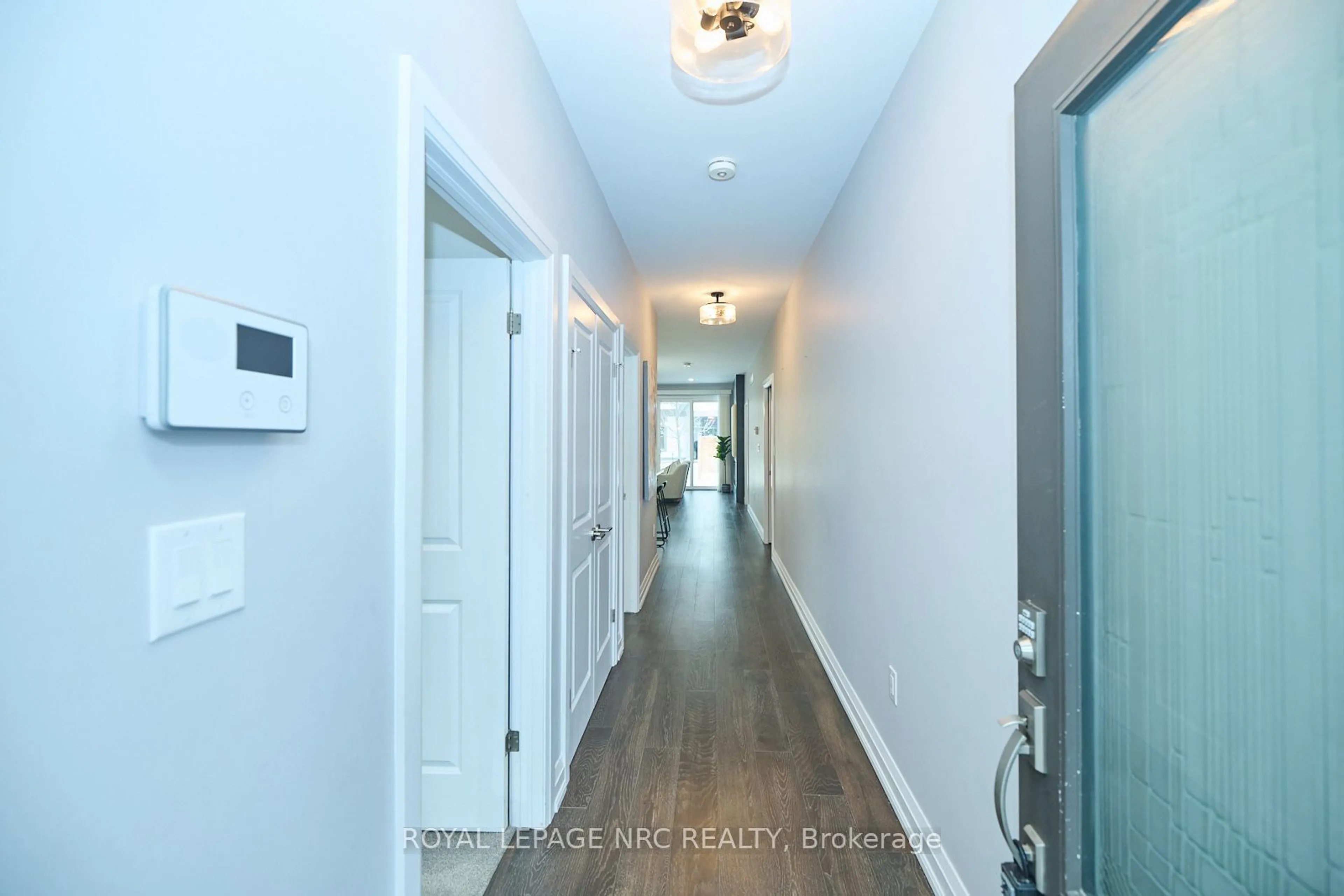 Indoor entryway, wood floors for 1001 Pelham Rd, St. Catharines Ontario L2S 4C2