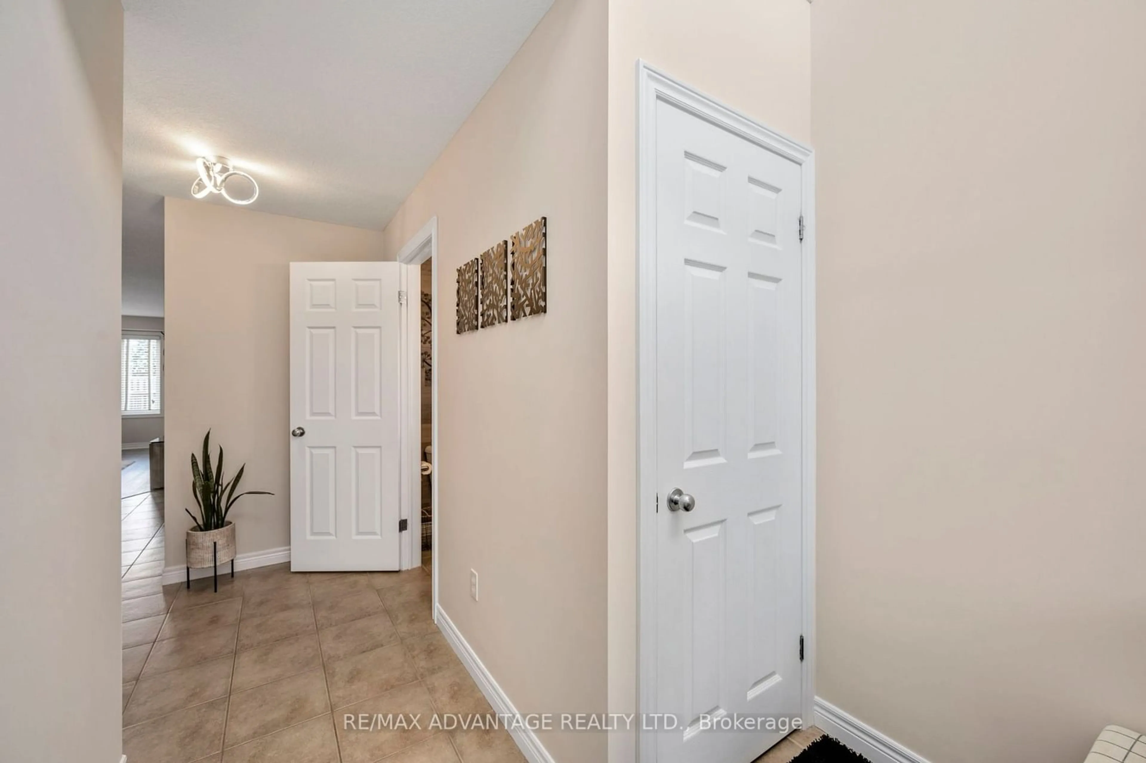 Indoor entryway, wood floors for 2086 Westwick Walk, London Ontario N6P 0A2