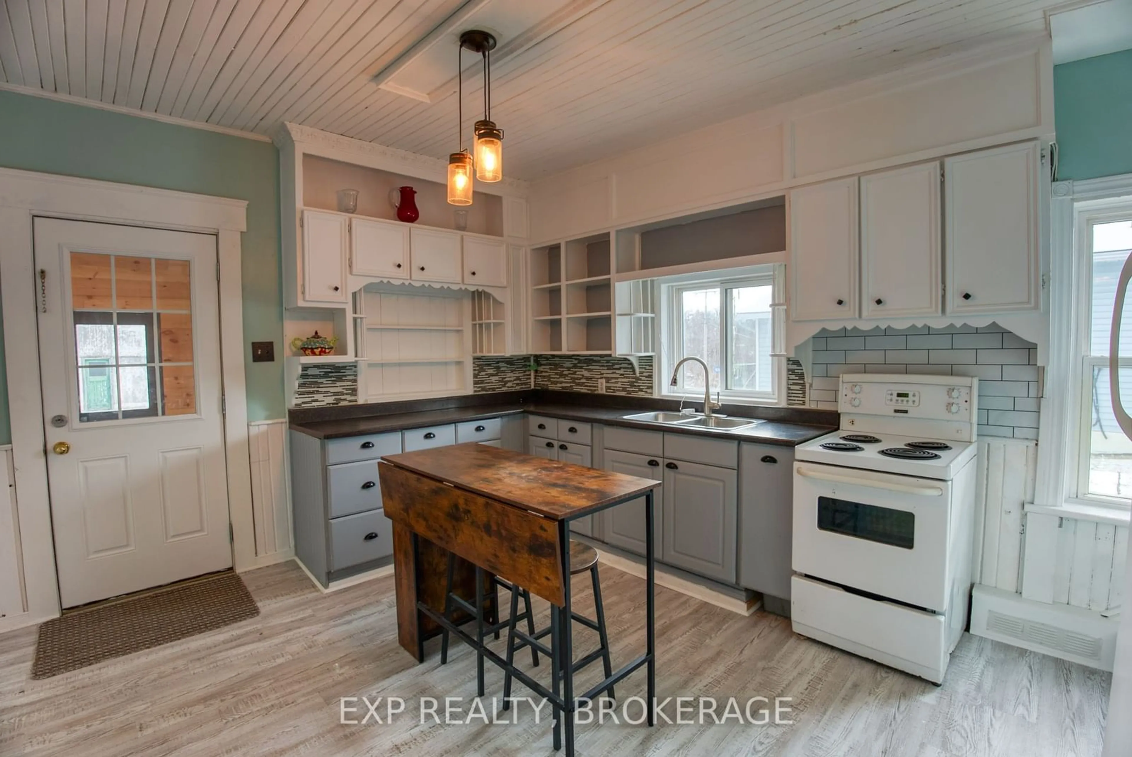 Open concept kitchen for 10933 ROAD 38, Central Frontenac Ontario K0H 2K0