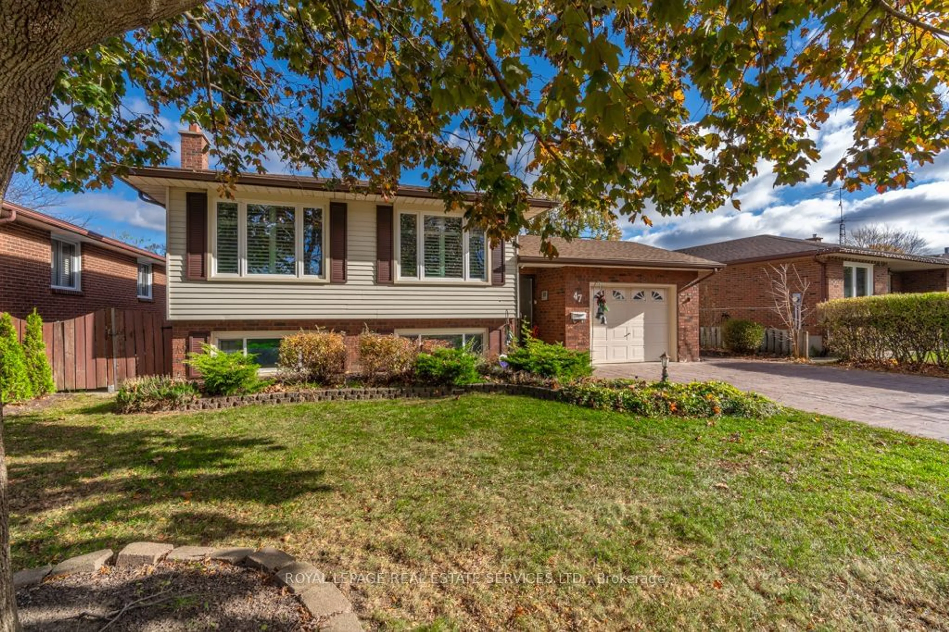 Home with brick exterior material for 47 Westfield Dr, St. Catharines Ontario L2N 5Z5