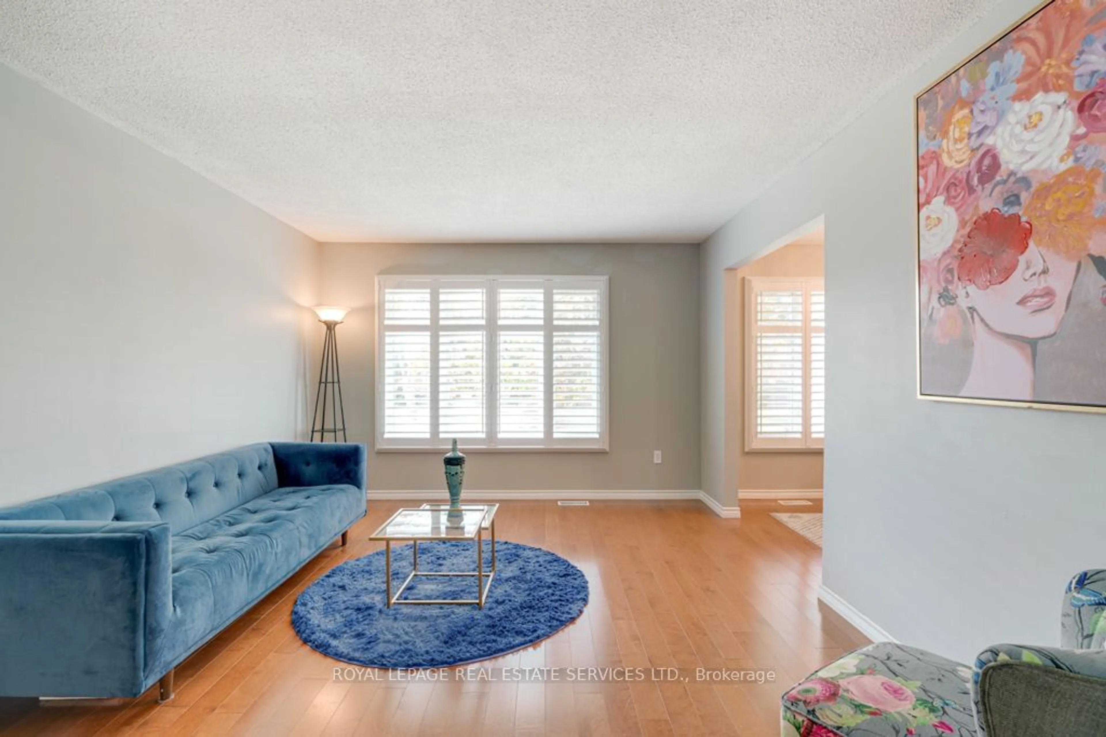 Living room, wood floors for 47 Westfield Dr, St. Catharines Ontario L2N 5Z5