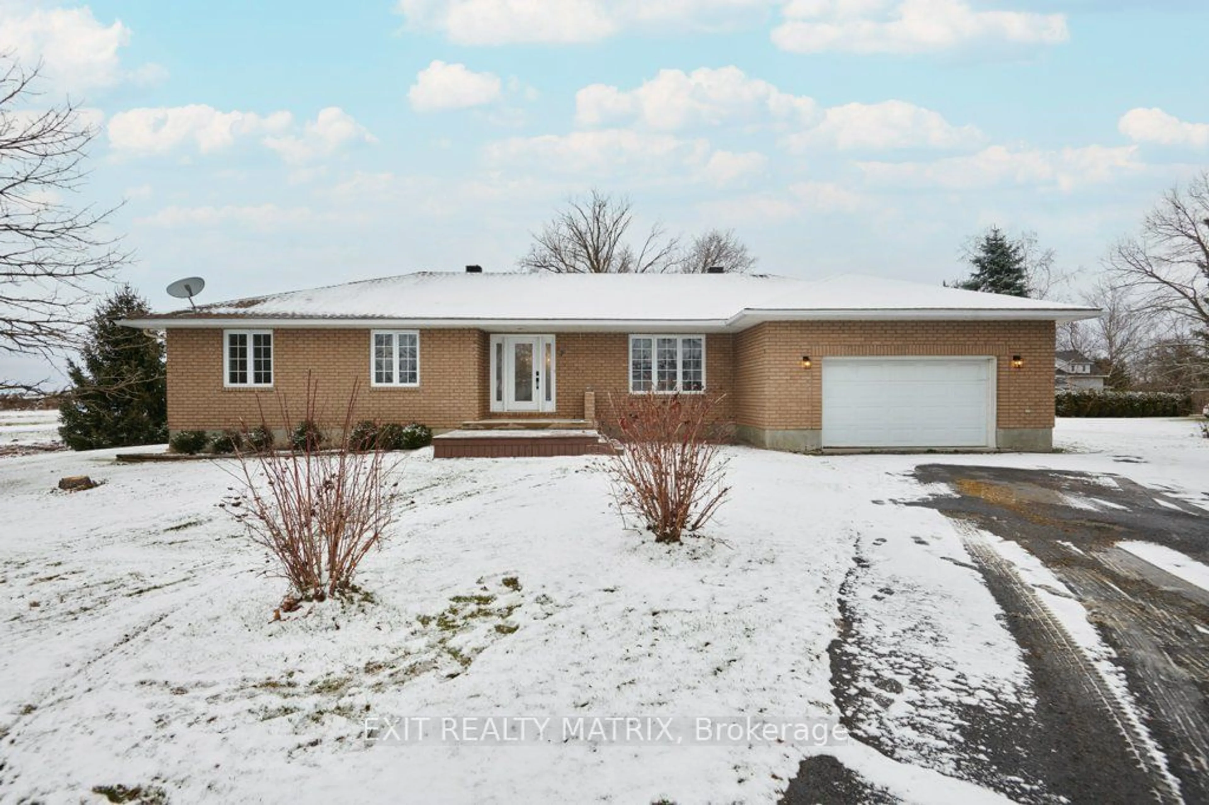 Frontside or backside of a home, the street view for 7 Bridge St, North Stormont Ontario K0A 1R0