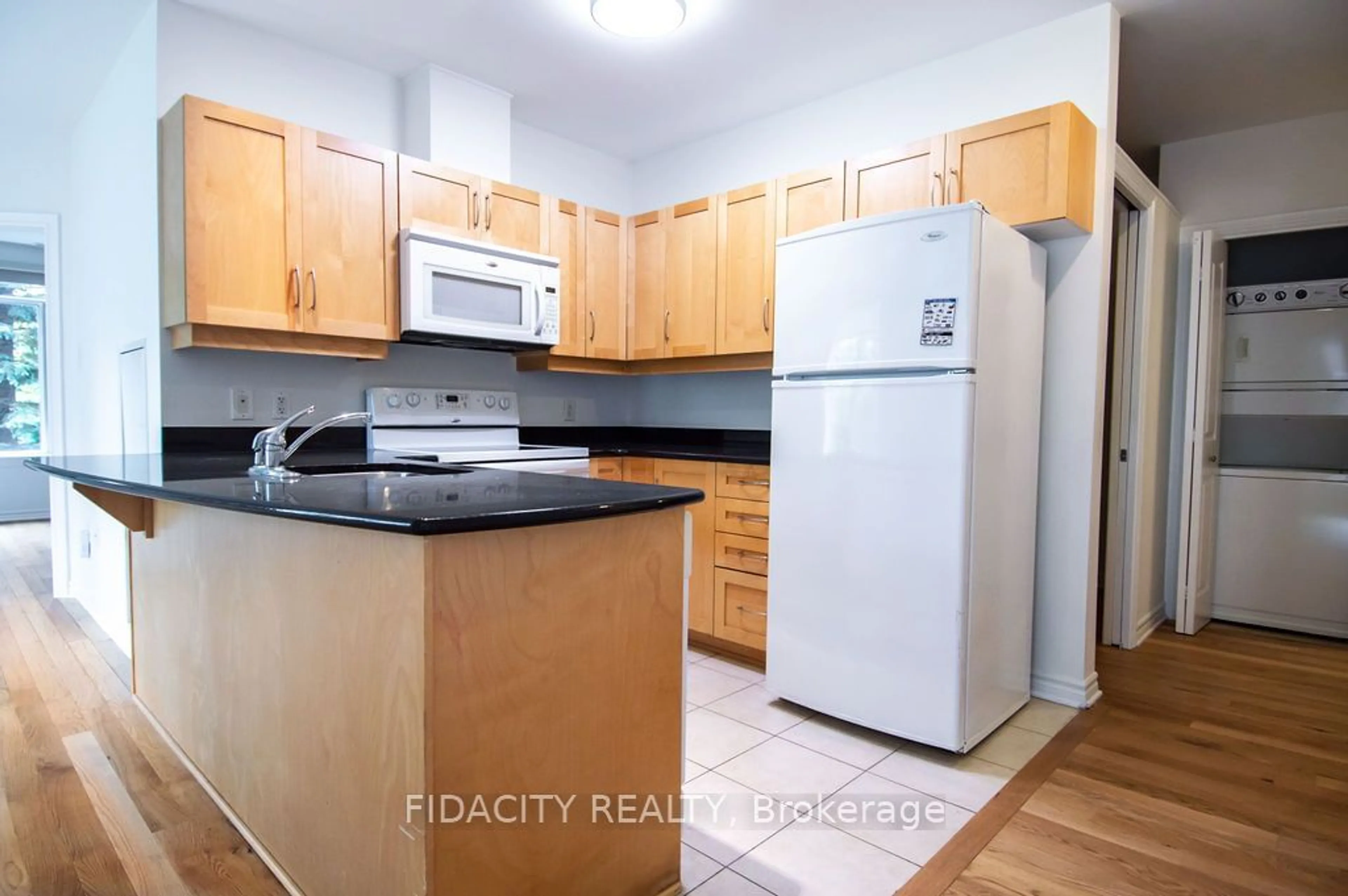 Standard kitchen for 314 Central Park Dr #101, Carlington - Central Park Ontario K2C 4G4