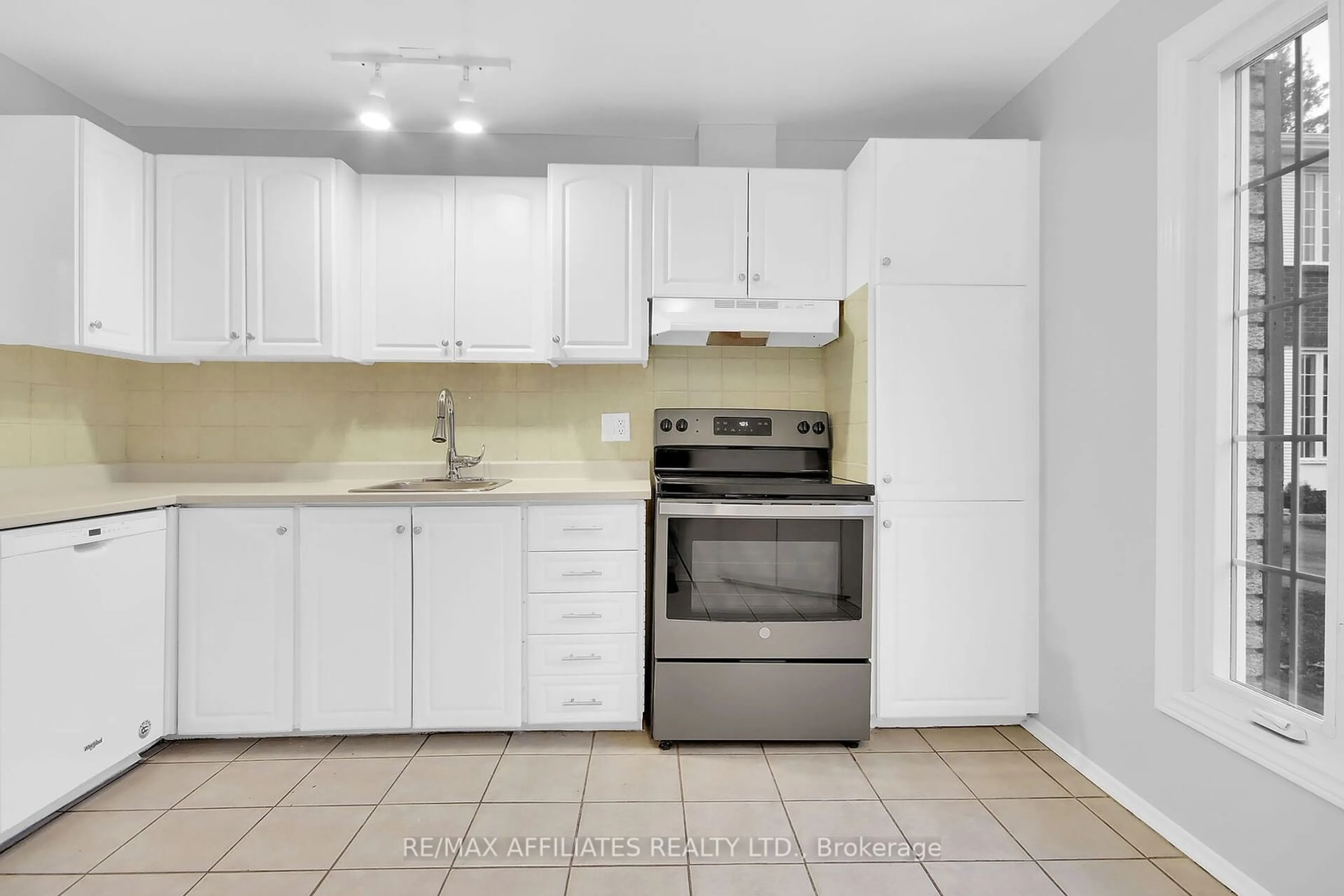 Standard kitchen, not visible floor for 685 Eastvale Crt, Beacon Hill North - South and Area Ontario K1J 6Z7