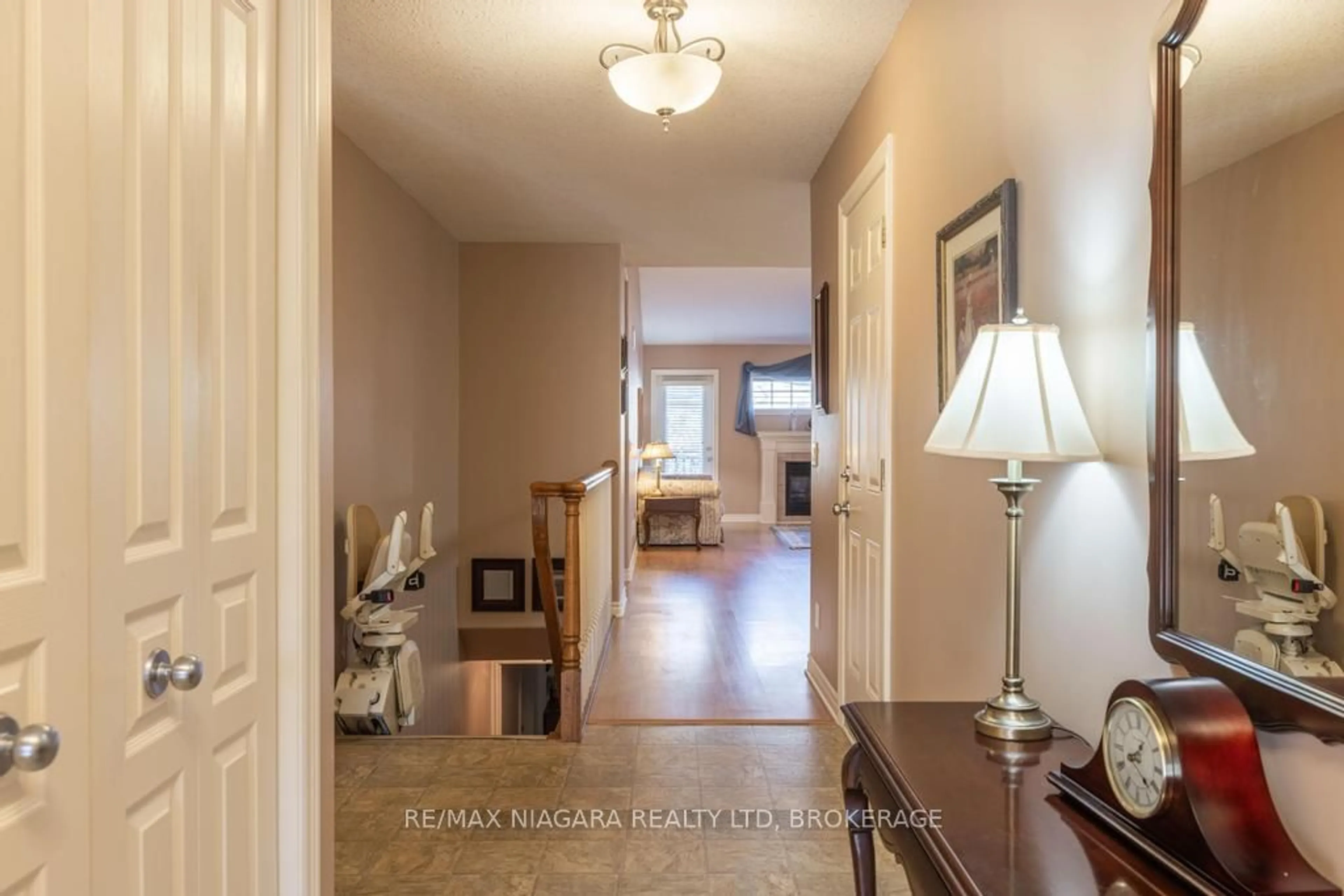 Indoor entryway, wood floors for 605 Welland Ave #35, St. Catharines Ontario L2M 7Z7