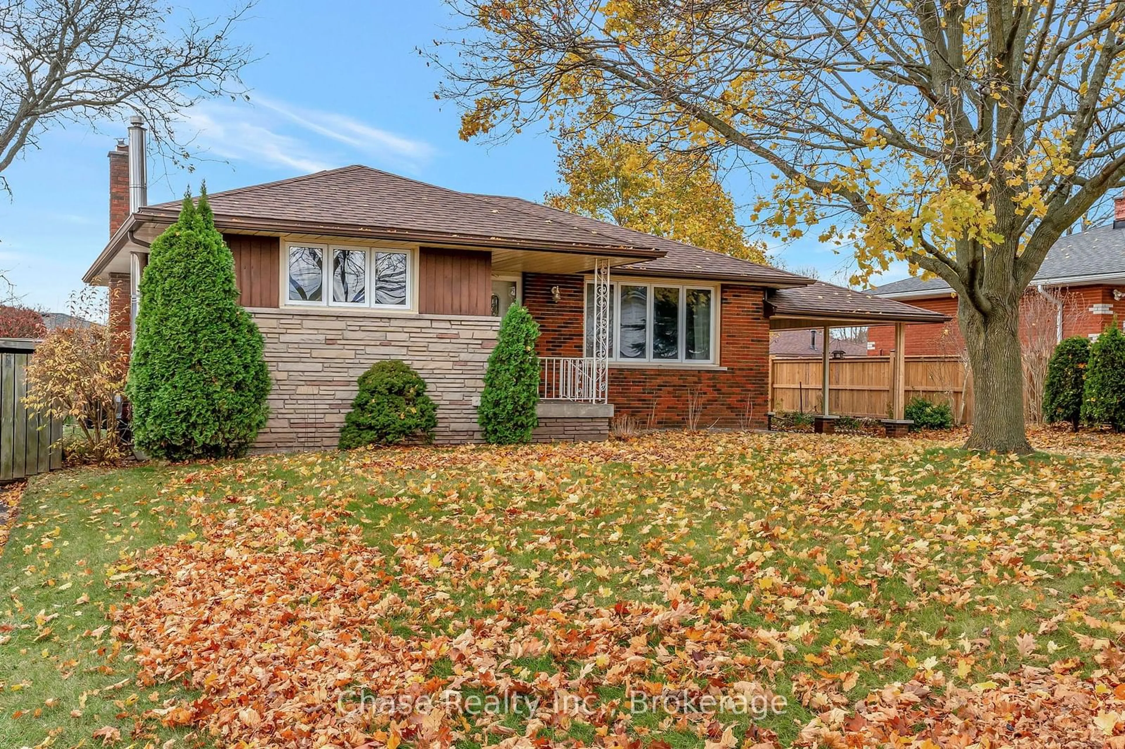 Frontside or backside of a home, the street view for 15 SHAFTESBURY Ave, Brantford Ontario N3R 5H6