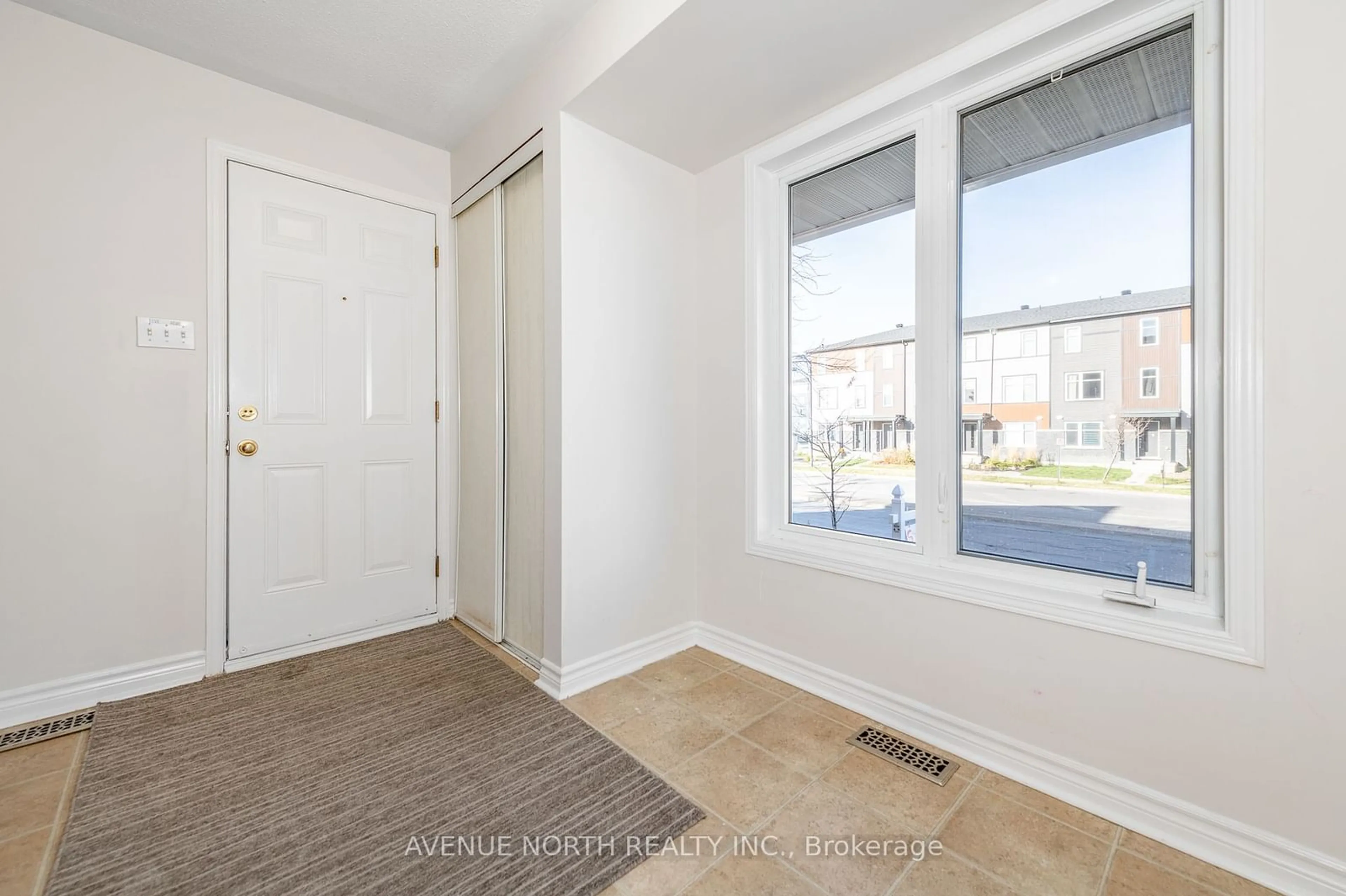 Indoor entryway, unknown floor for 24 LAKEPOINTE Dr, Orleans - Cumberland and Area Ontario K4A 5E3