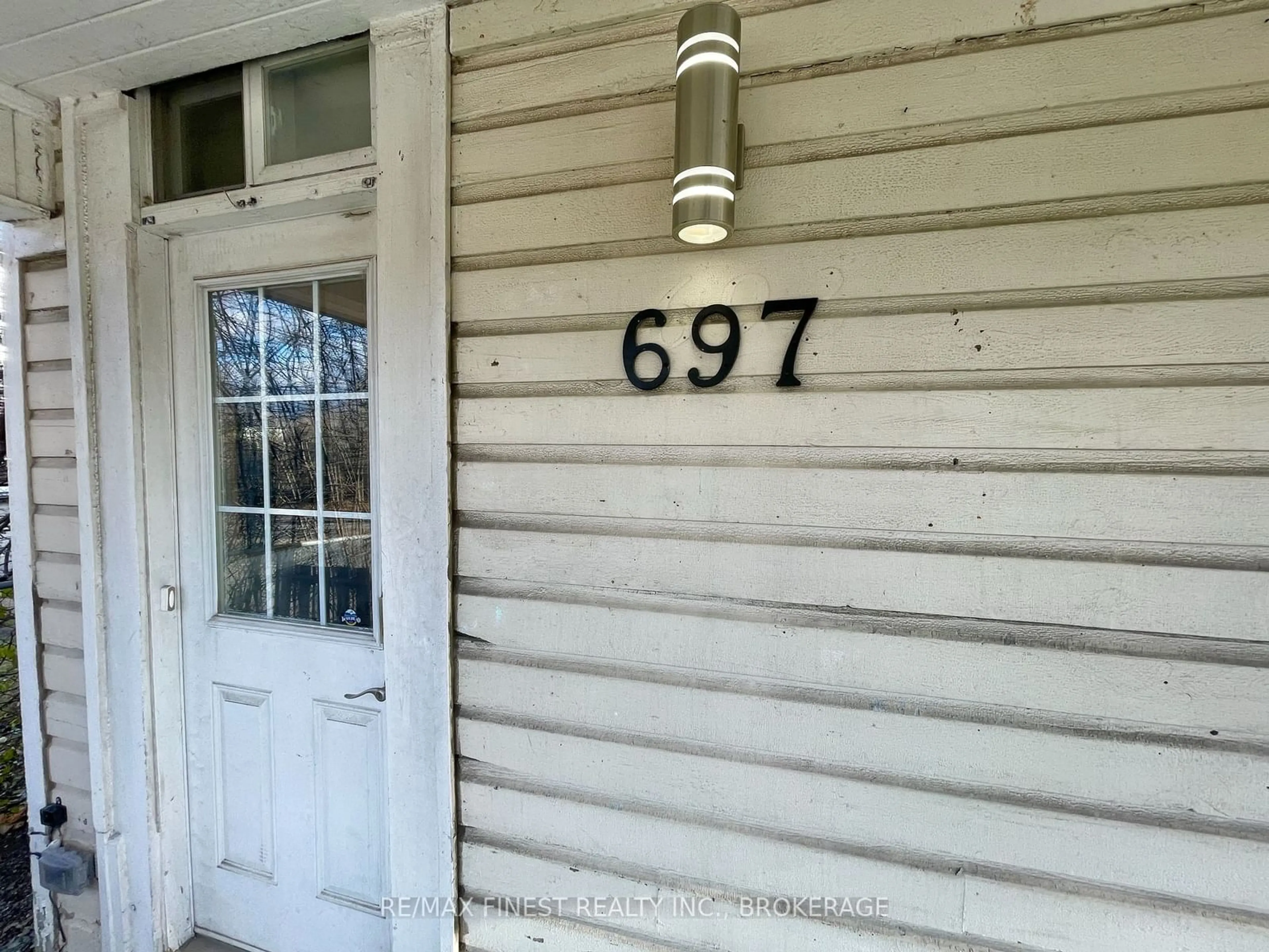 Indoor entryway, unknown floor for 697 Montreal St, Kingston Ontario K7K 3J3